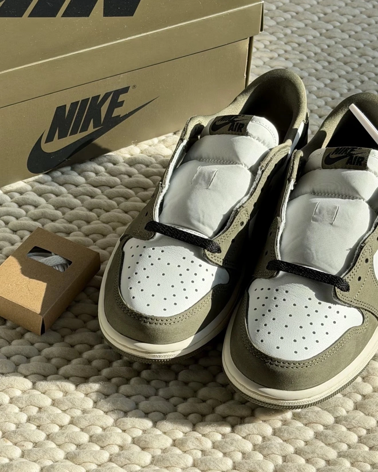 NIKE AIR JORDAN 1 LOW OG “Medium Olive”橄欖綠 奶油底 倒鉤平替 HQ6998-200
