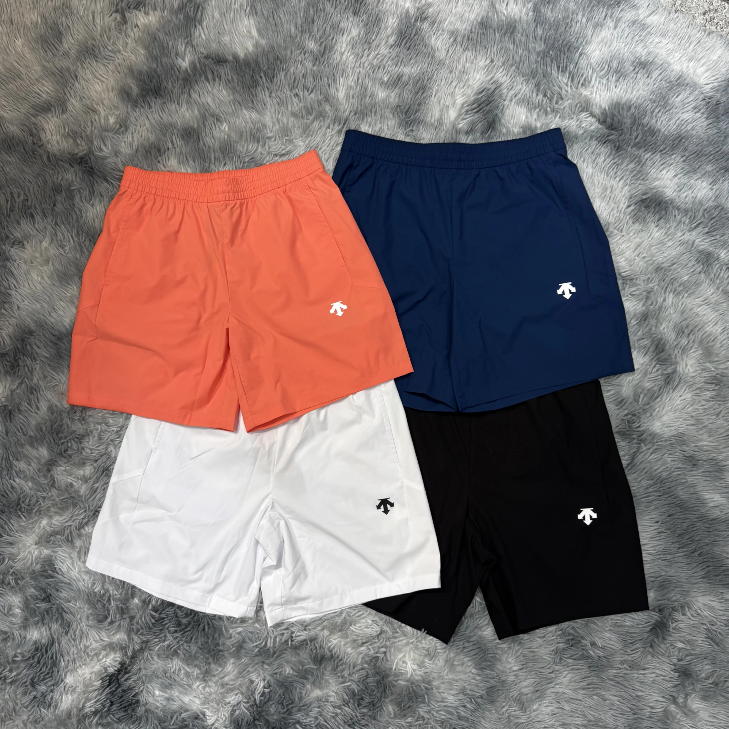DESCENTE 迪桑特 26SS 膝上短褲 尼絨短褲 經典款