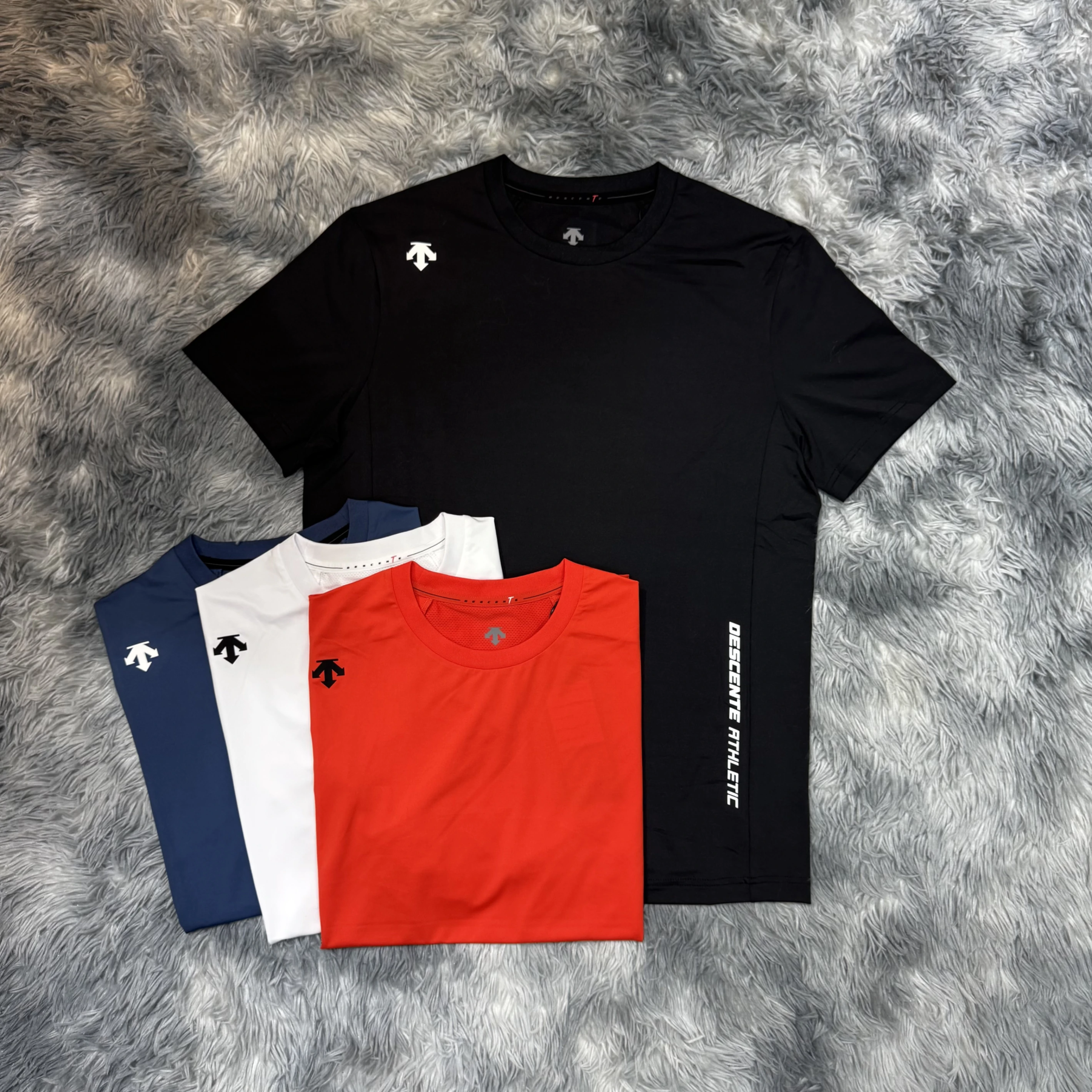 DESCENTE 迪桑特 26SS 涼感材質 小標 側邊文字