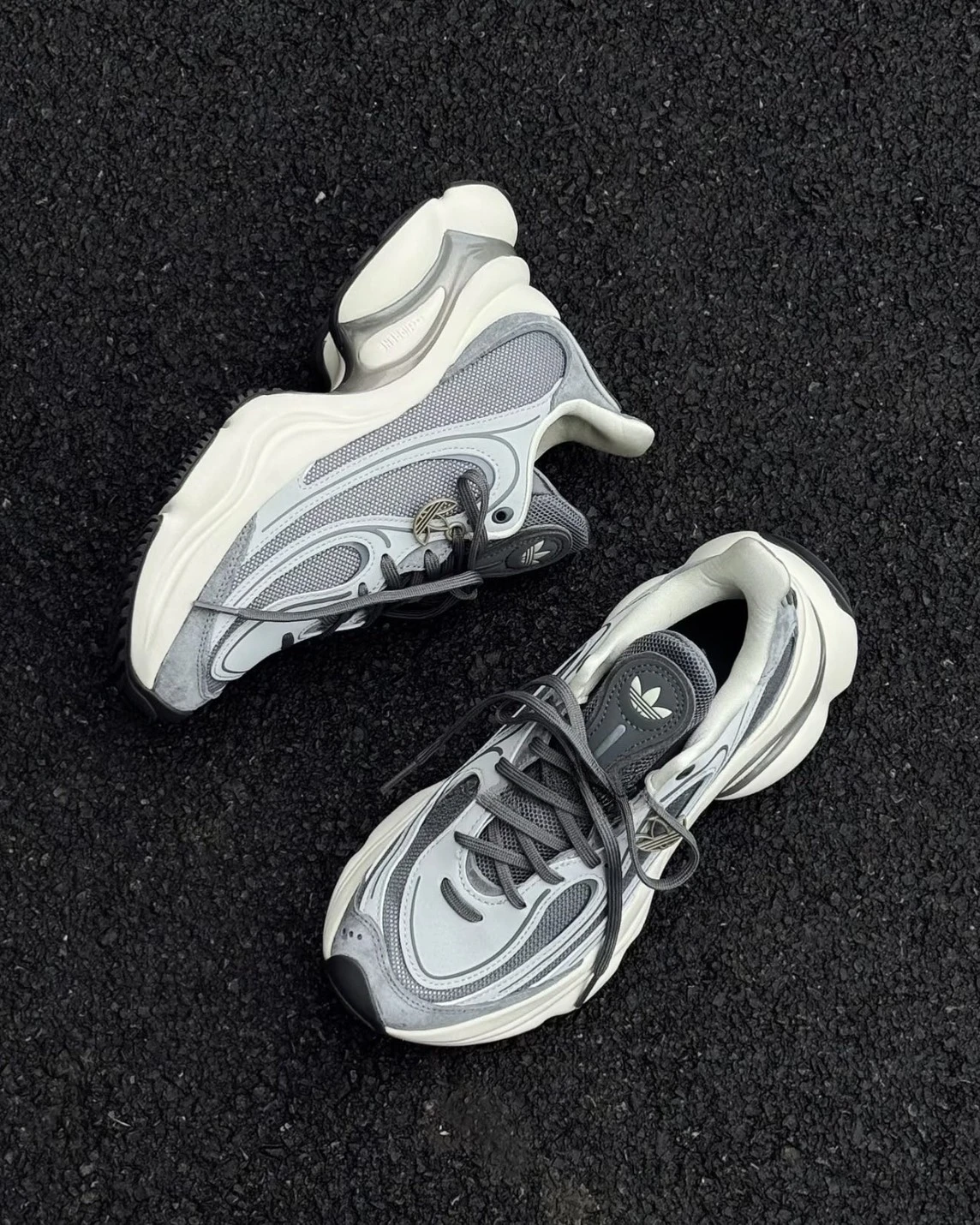 Adidas Originals Ozvenuz 浮蝶鞋 霧霾灰 復古厚底 老爹鞋 KJ3974