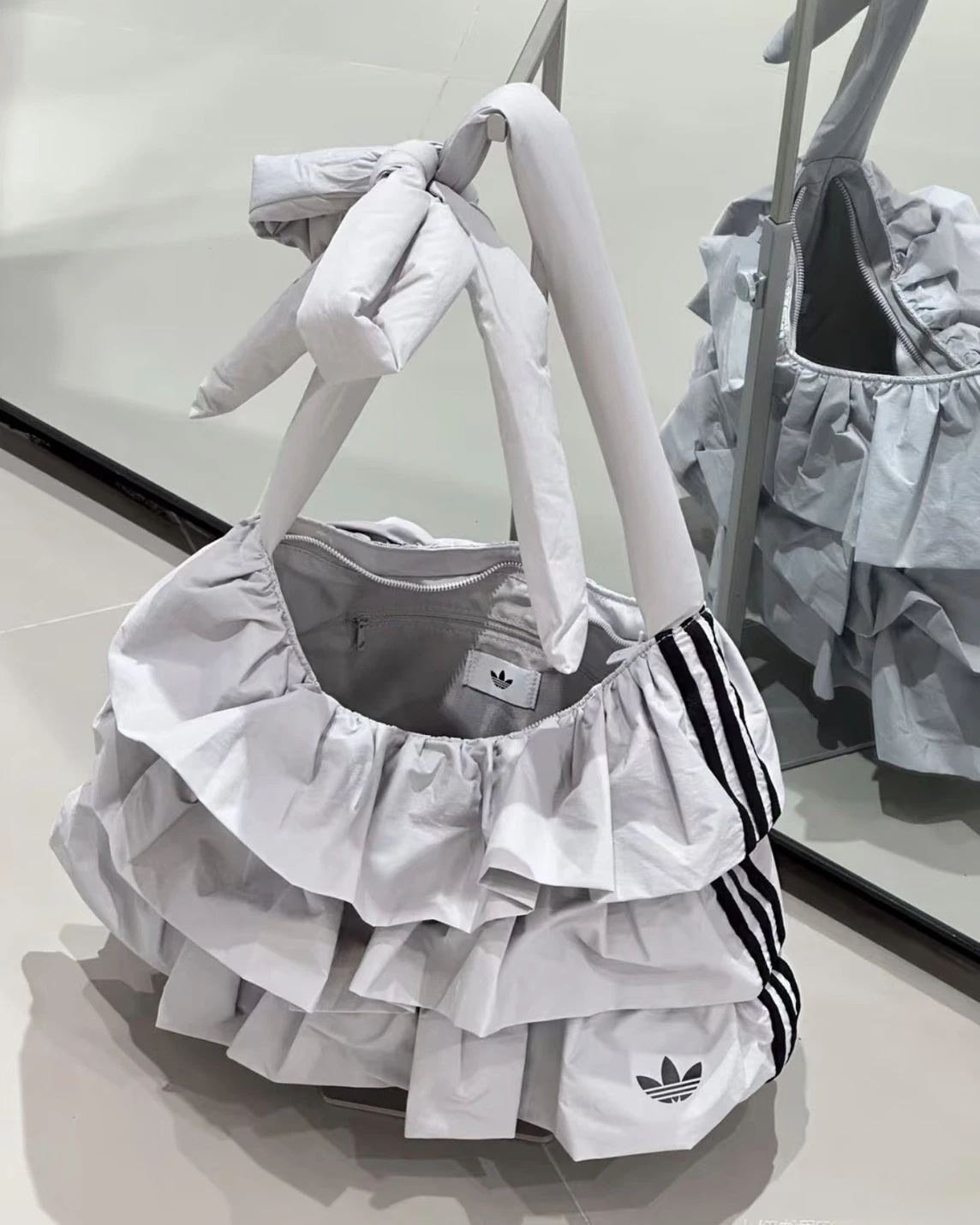 ADIDAS ORIGINALS 荷葉邊 綁帶 拉鍊單肩包 IA8913