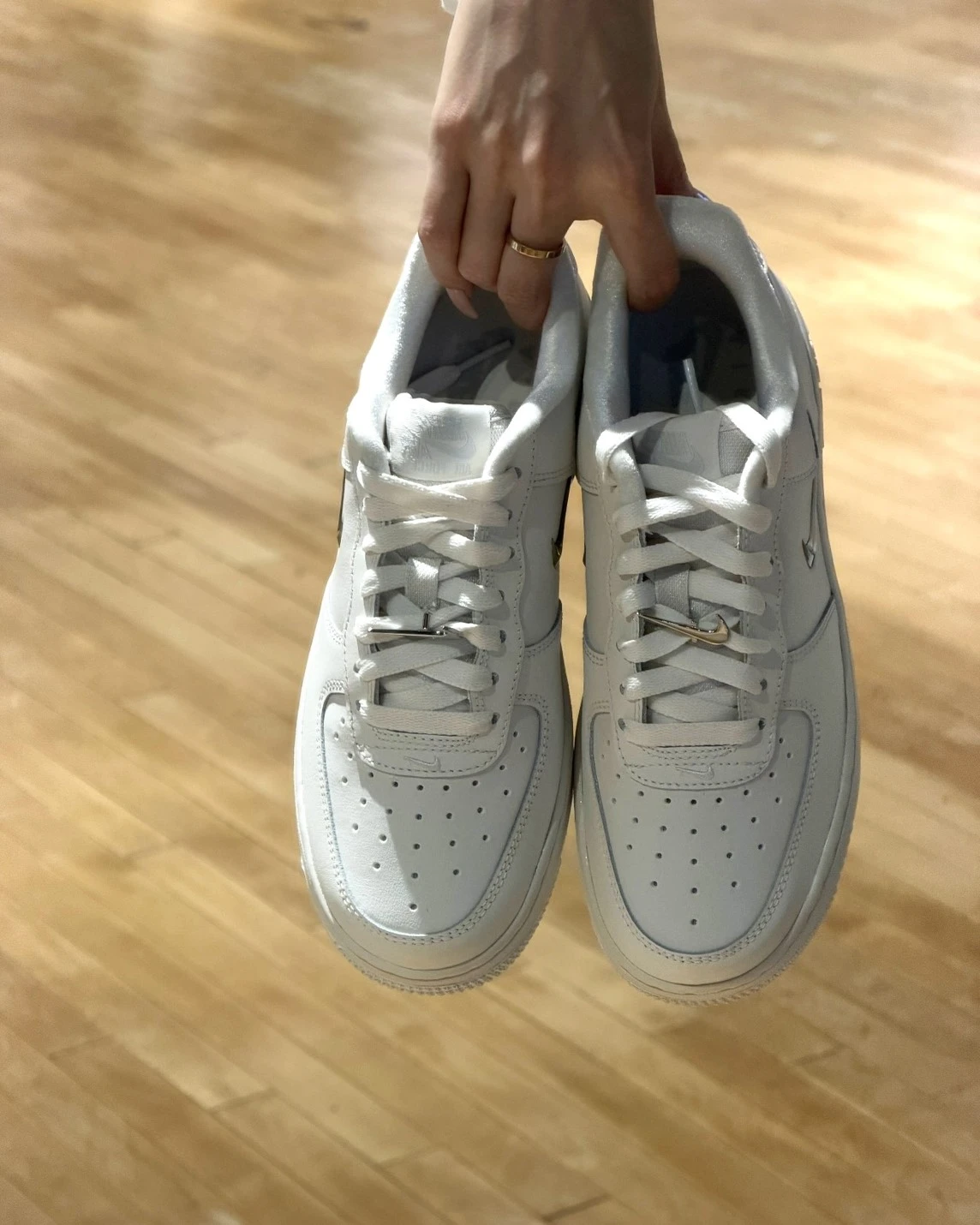 NIKE AIR FORCE 1 '07 立體 液態銀 金屬小銀鉤 IU7558-030