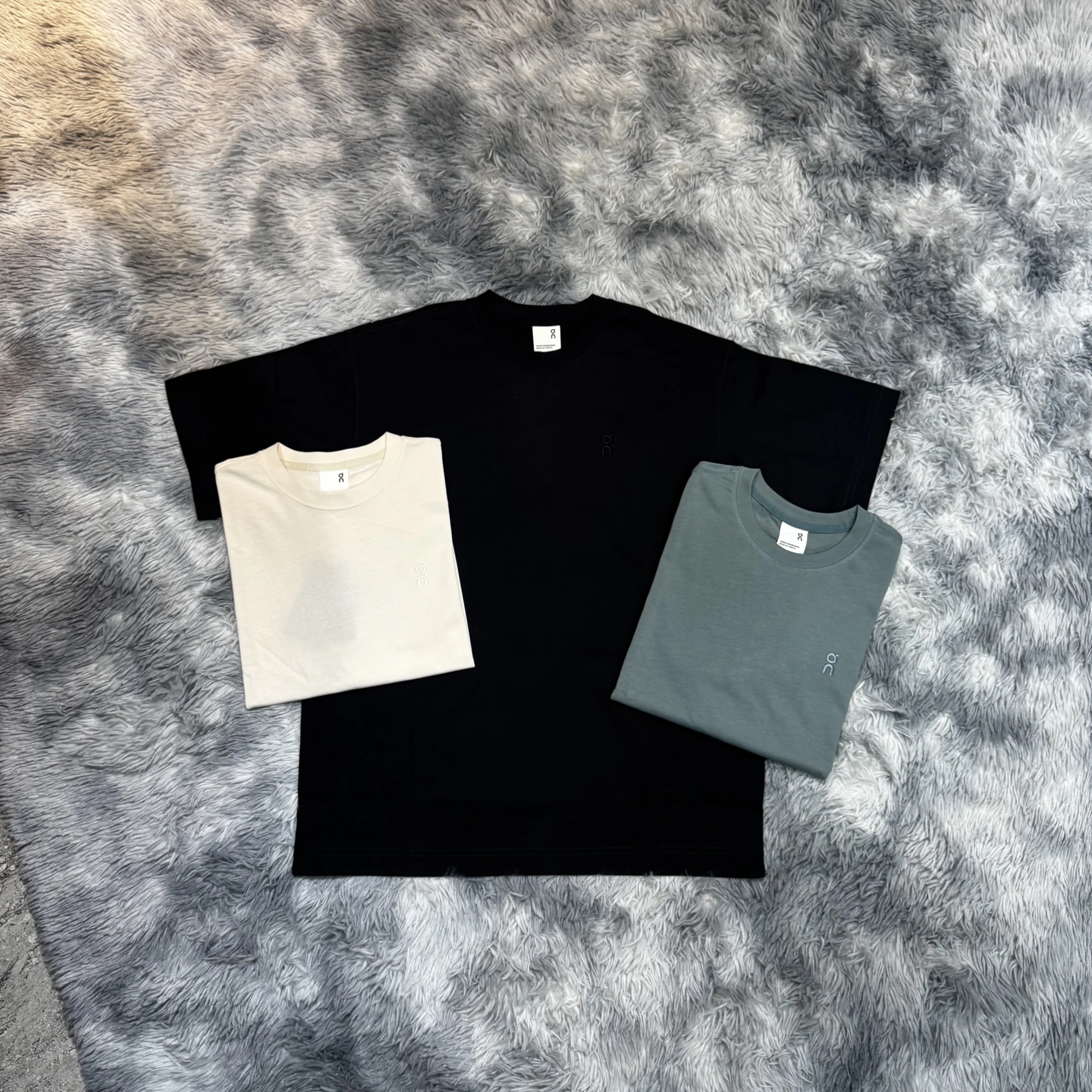 ON 昂跑 26SS 刺繡小LOGO 短袖 素踢