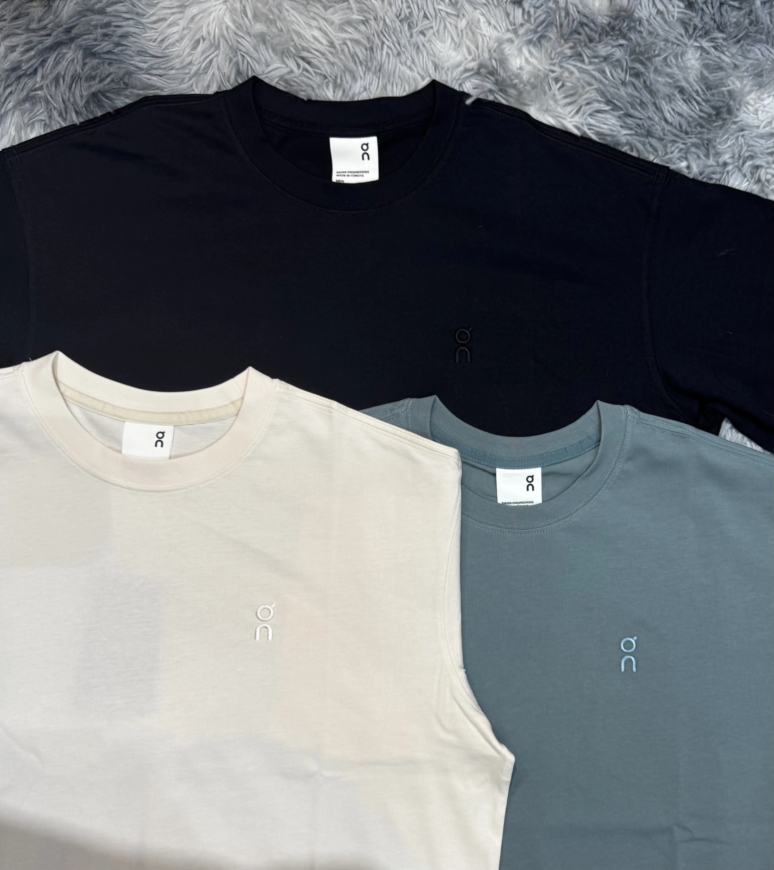 ON 昂跑 26SS 刺繡小LOGO 短袖 素踢