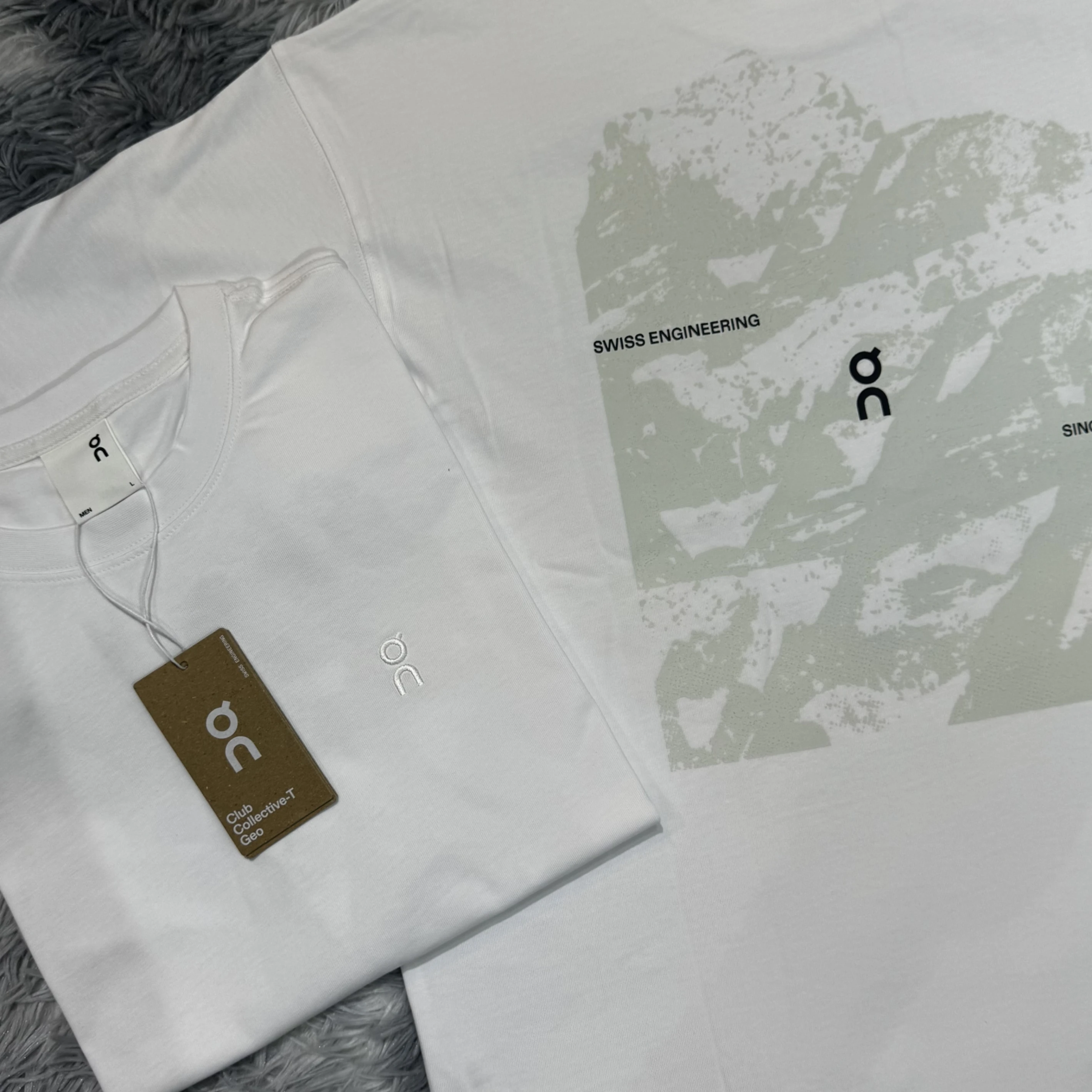 ON 昂跑 26SS 胸前刺繡Logo 後山脈圖案 短袖