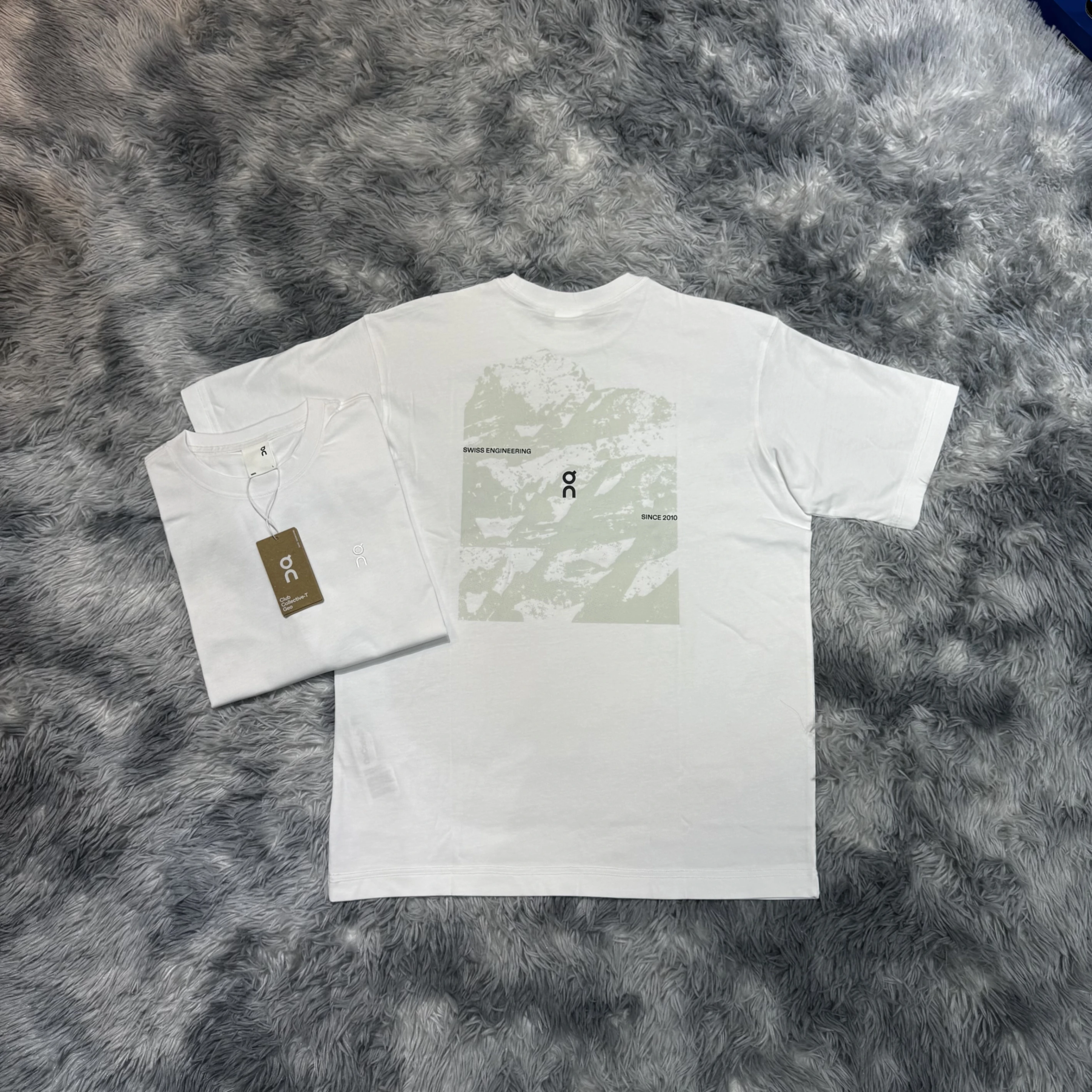 ON 昂跑 26SS 胸前刺繡Logo 後山脈圖案 短袖