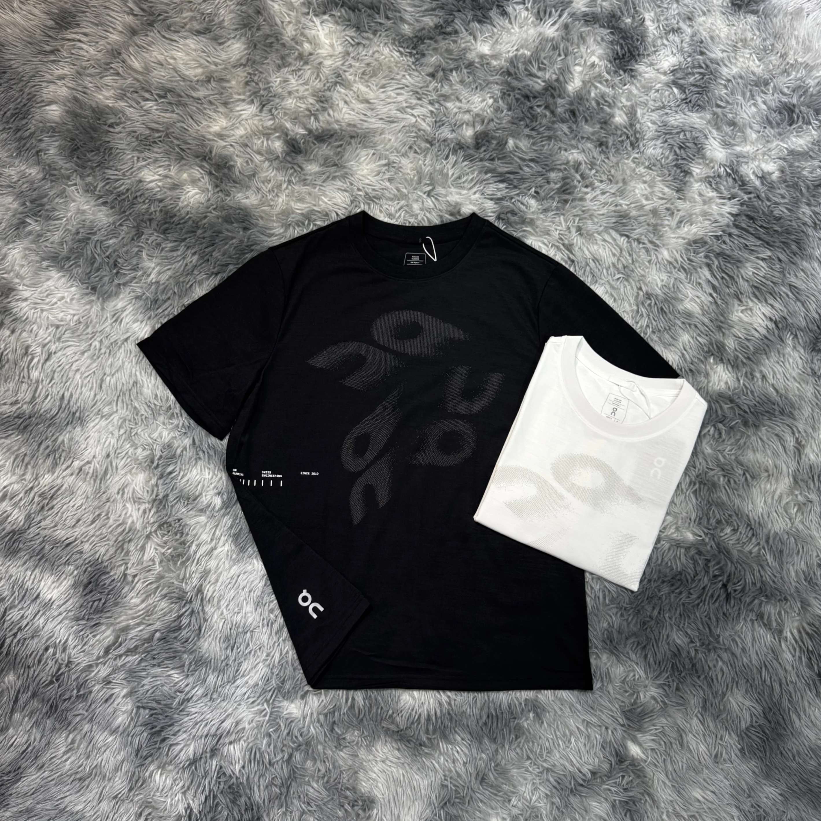 ON 昂跑 26SS 前大迷彩多Logo 後反光小Logo 短袖