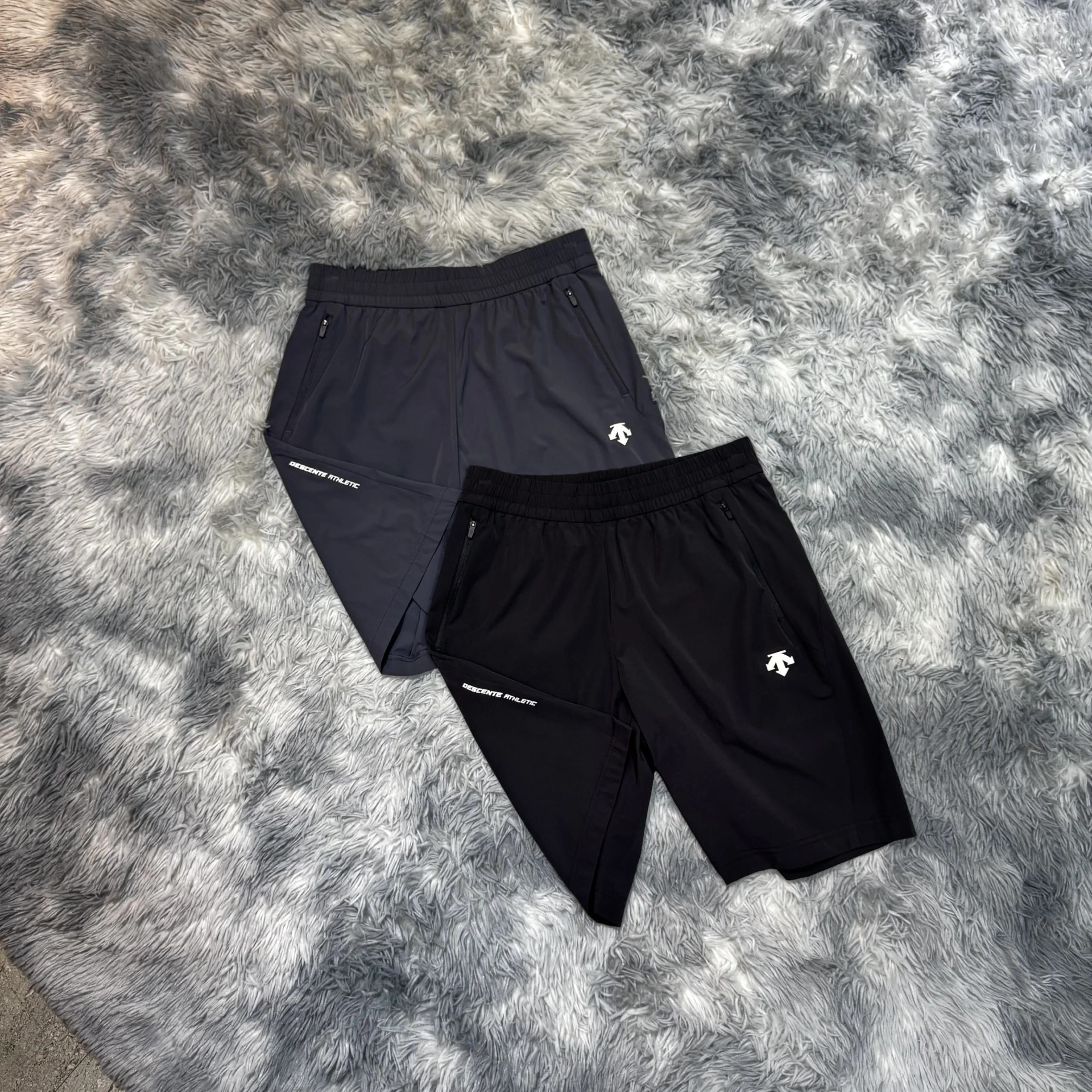 DESCENTE 迪桑特 26SS 口袋拉鏈 側邊文字 短褲