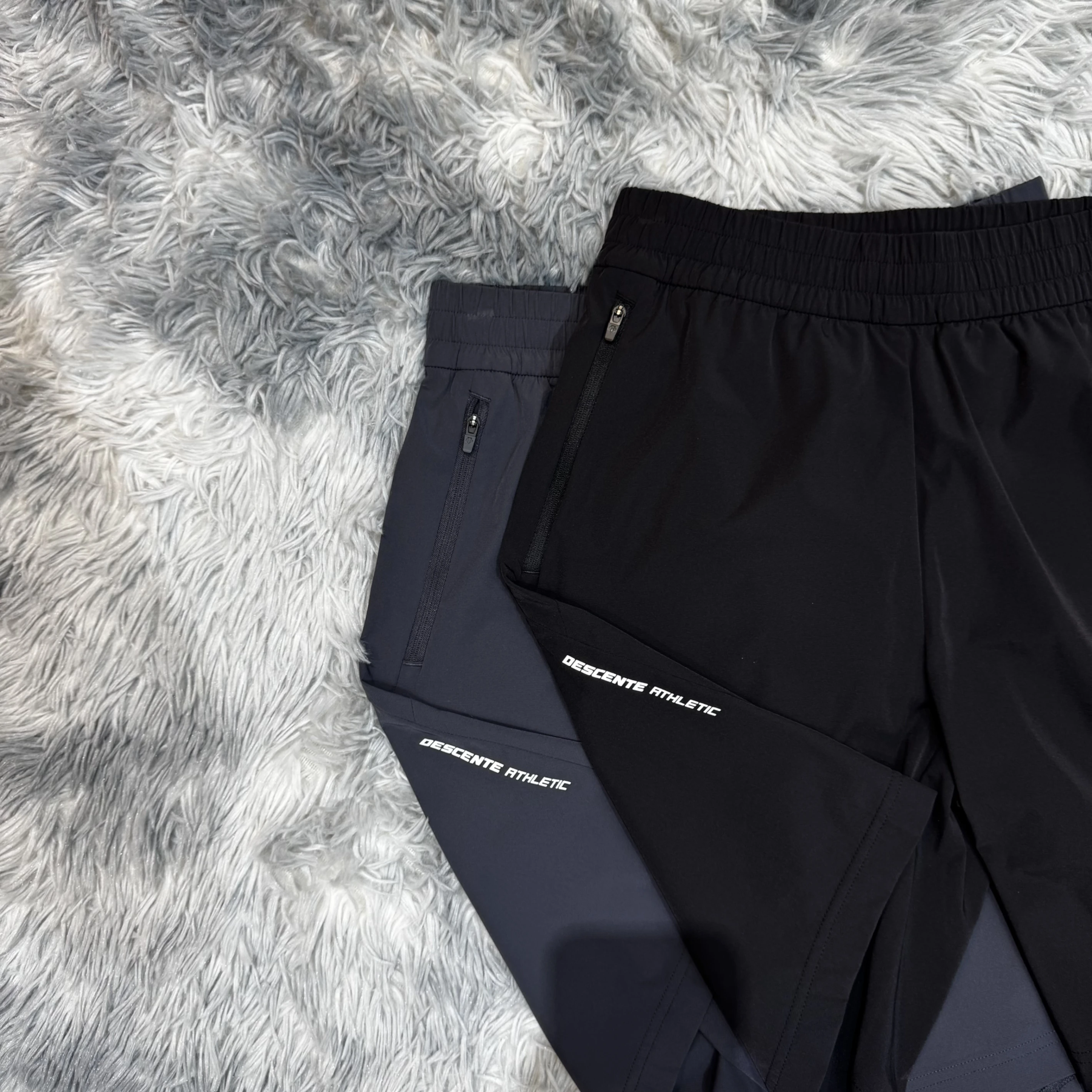 DESCENTE 迪桑特 26SS 口袋拉鏈 側邊文字 短褲