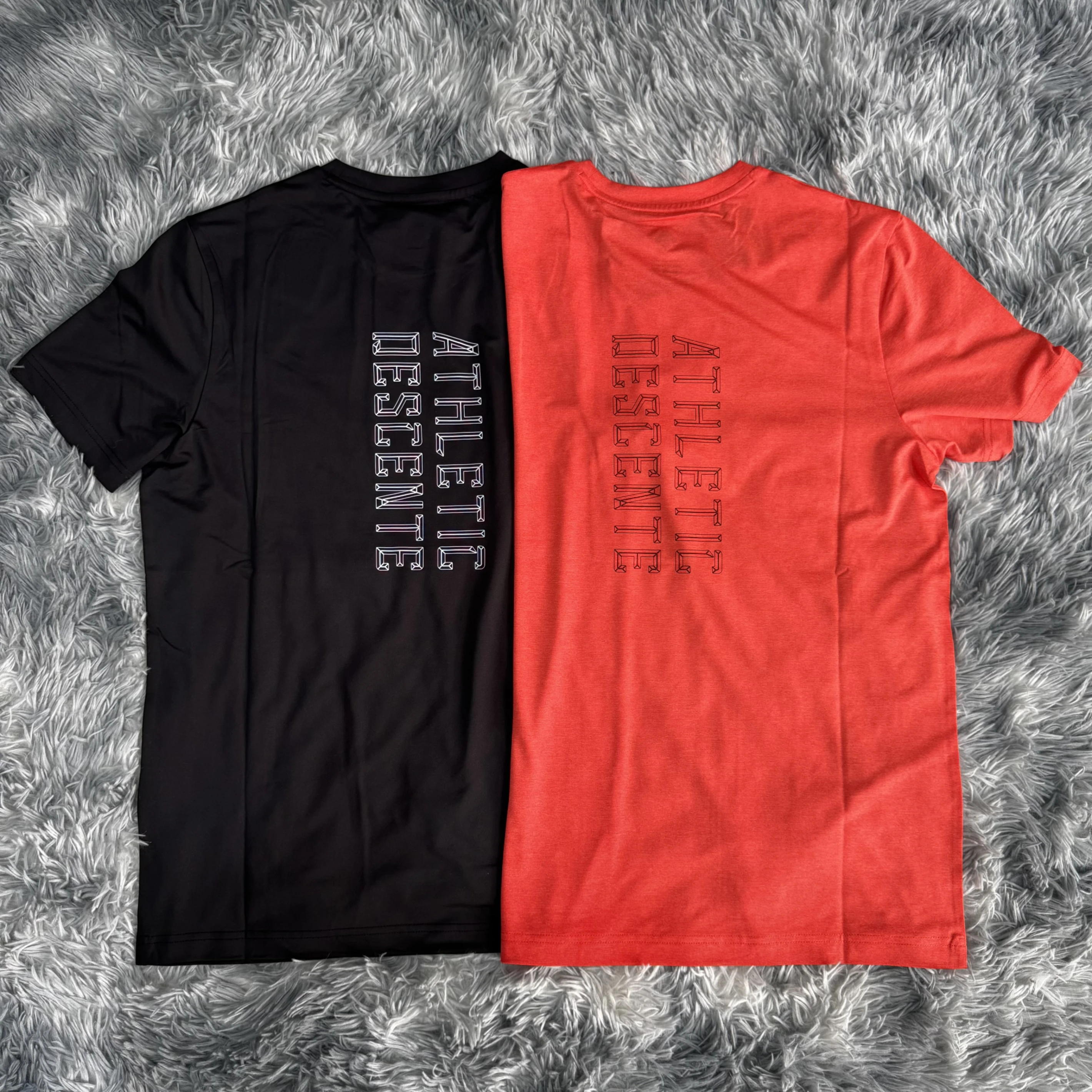 DESCENTE 迪桑特 26SS 胸前文字 手臂小標 背後文字LOGO 運動涼感材質