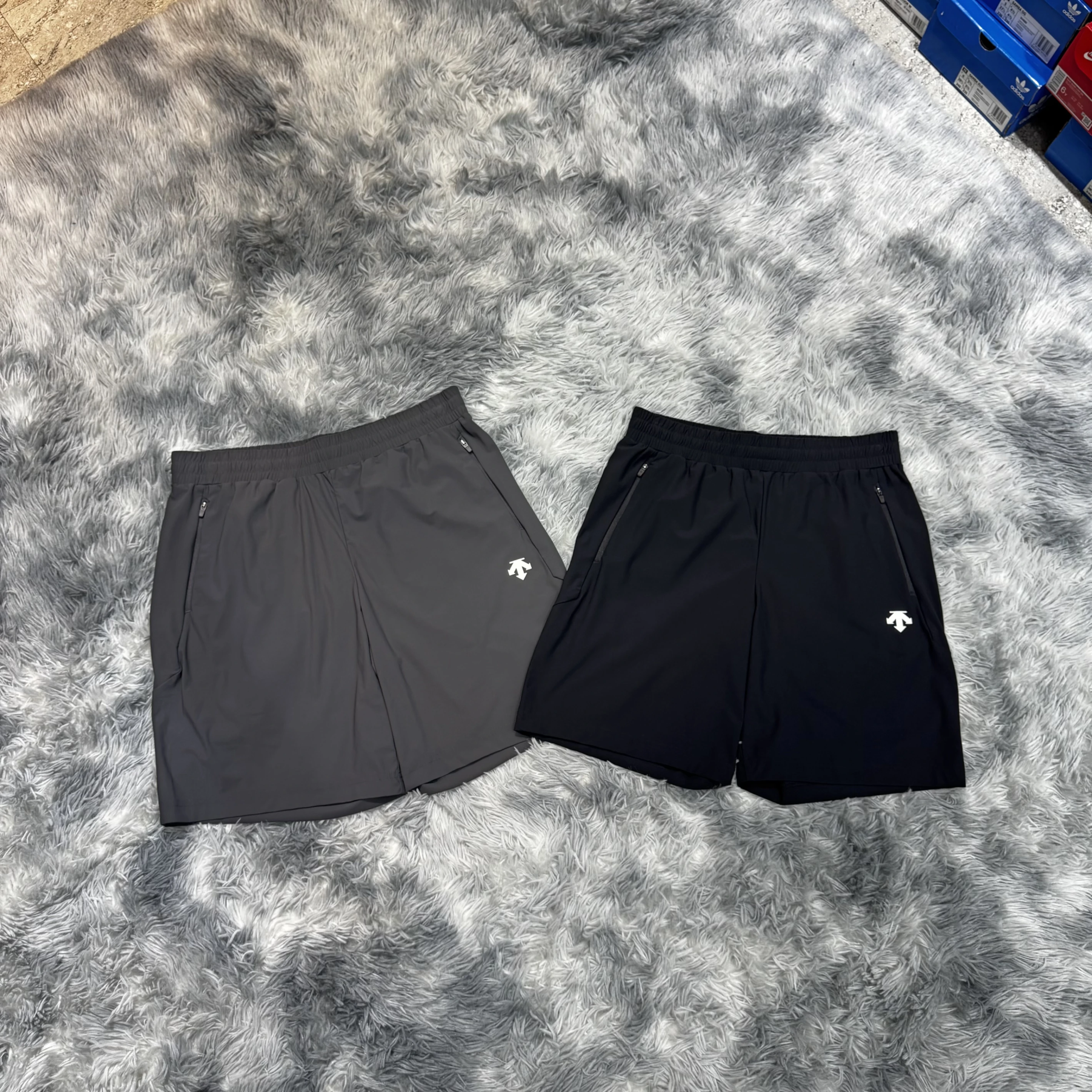 DESCENTE 迪桑特 25SS 小標 口袋拉鏈 涼感材質 短褲