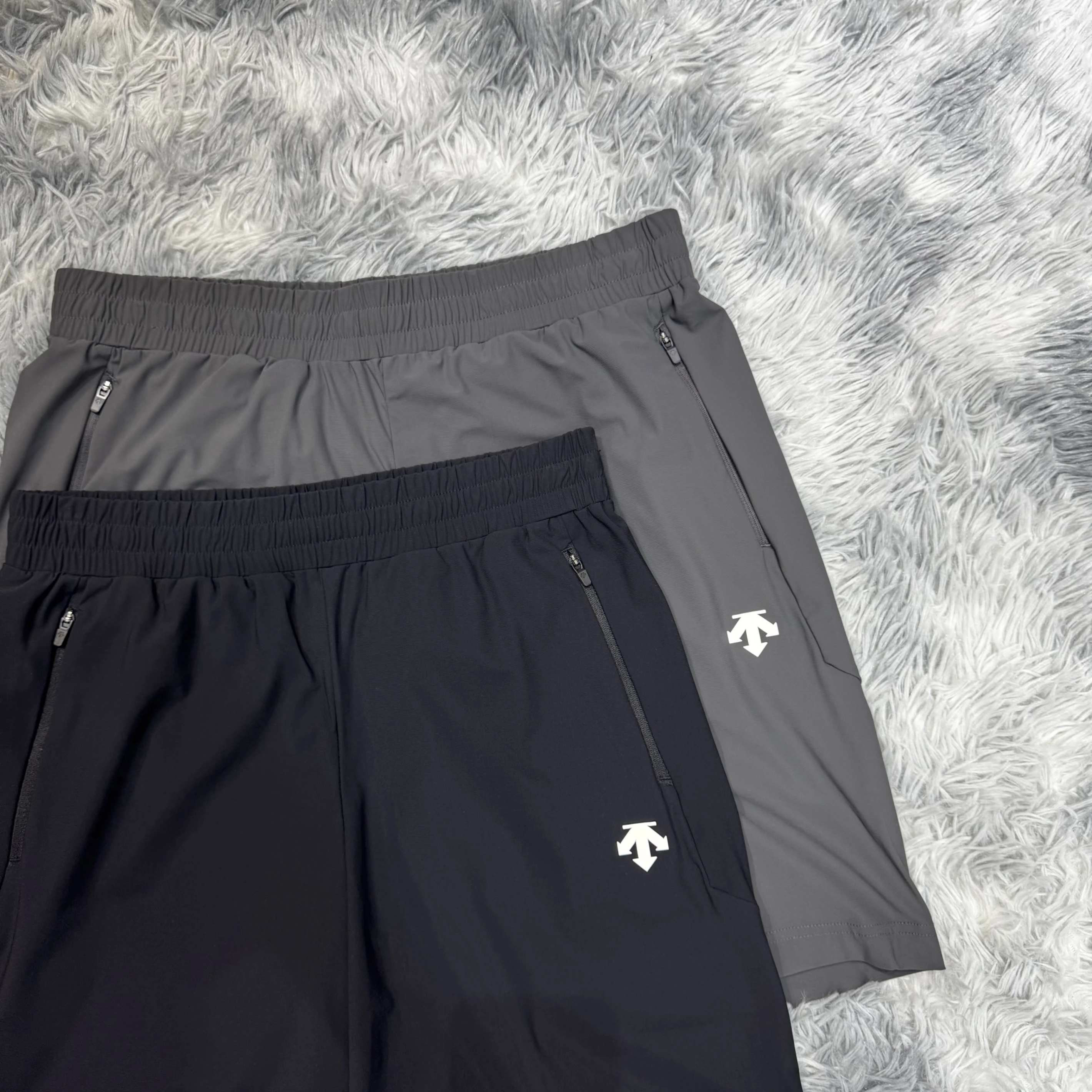 DESCENTE 迪桑特 25SS 小標 口袋拉鏈 涼感材質 短褲