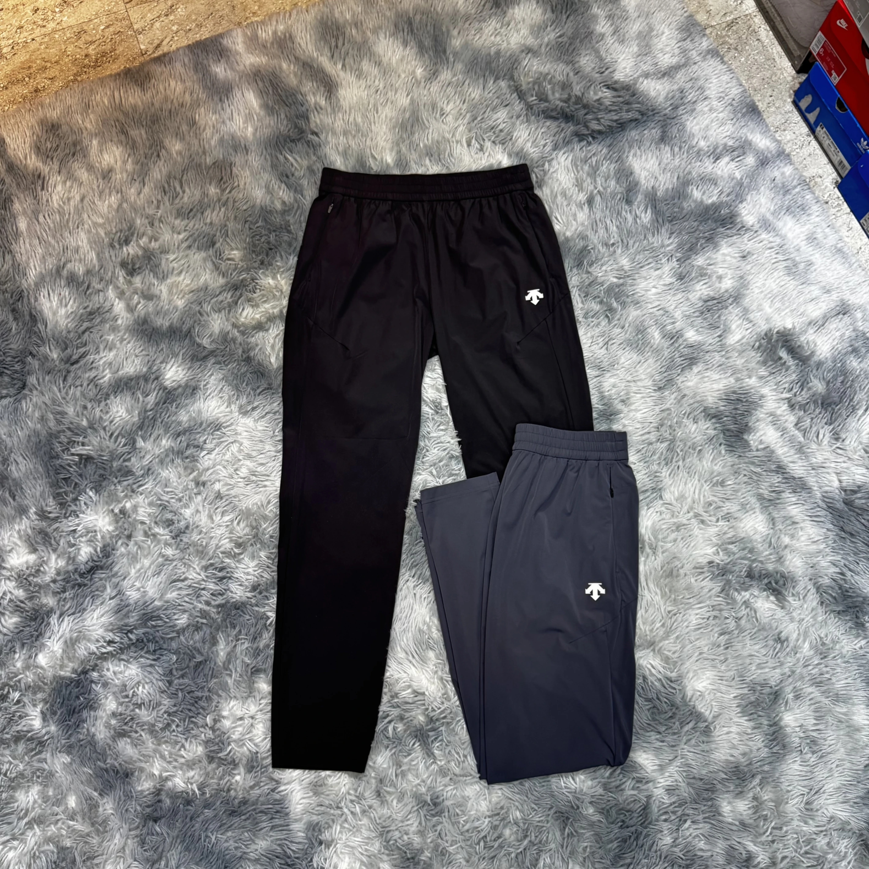 DESCENTE 迪桑特 26SS 運動涼感材質 口袋拉鏈 合身版 無縮口 長褲