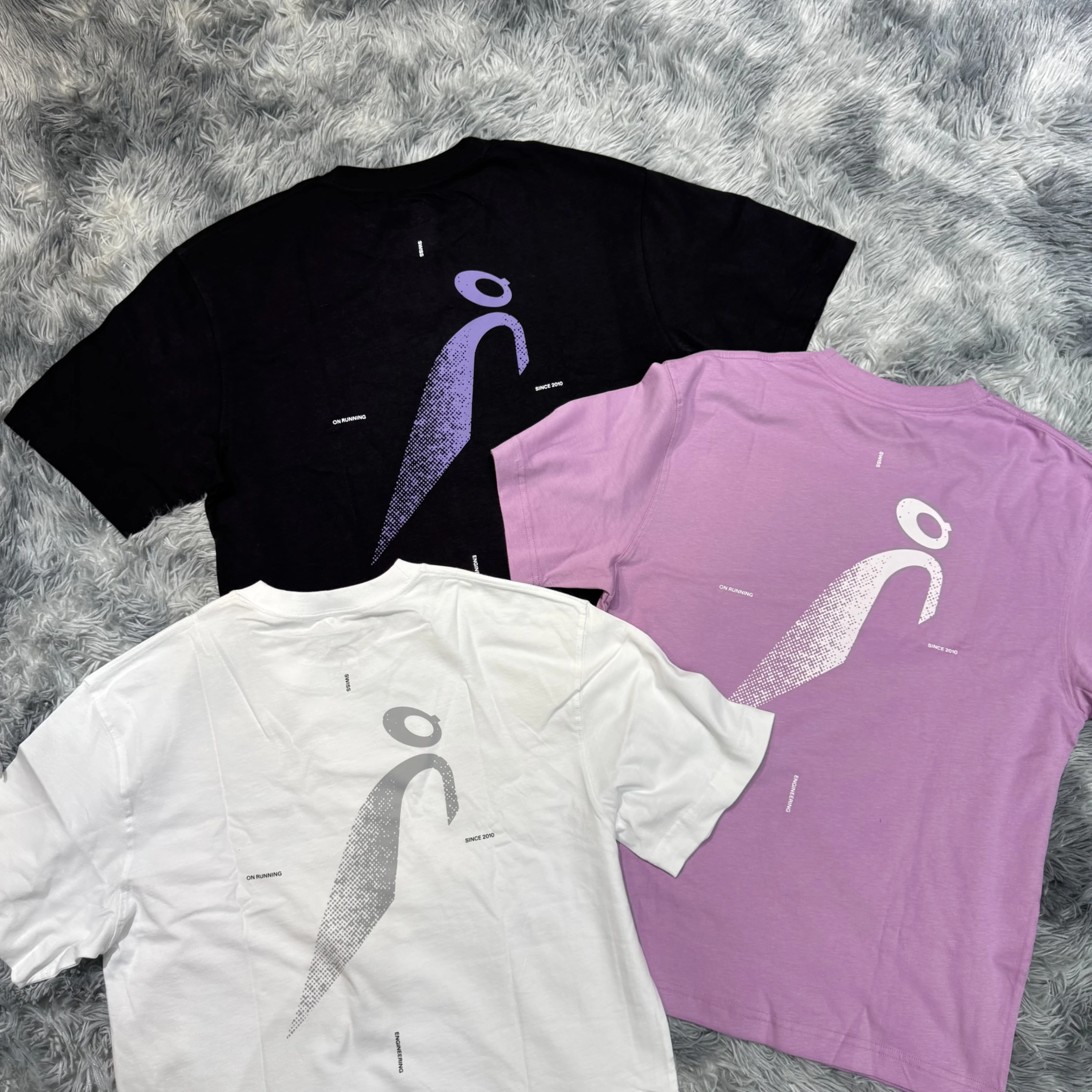 ON 昂跑 26SS 前小LOGO 後草寫LOGO 短袖 棉質