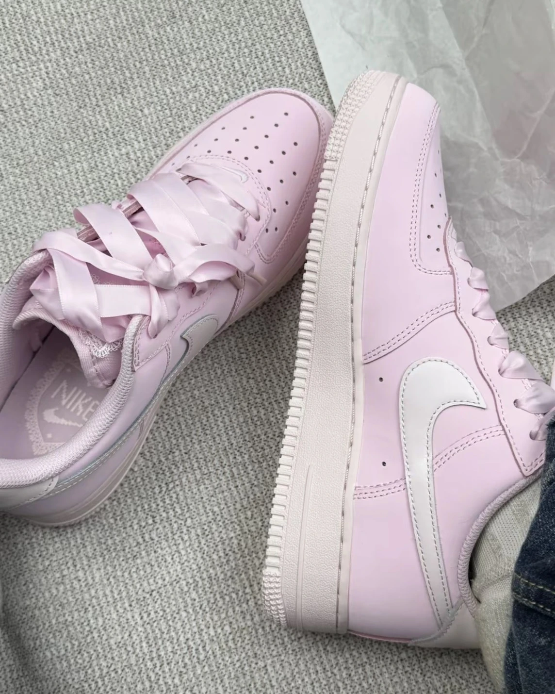 NIKE AIR FORCE 1 RETRO PREMIUM 緞帶櫻花粉 IR0871-100