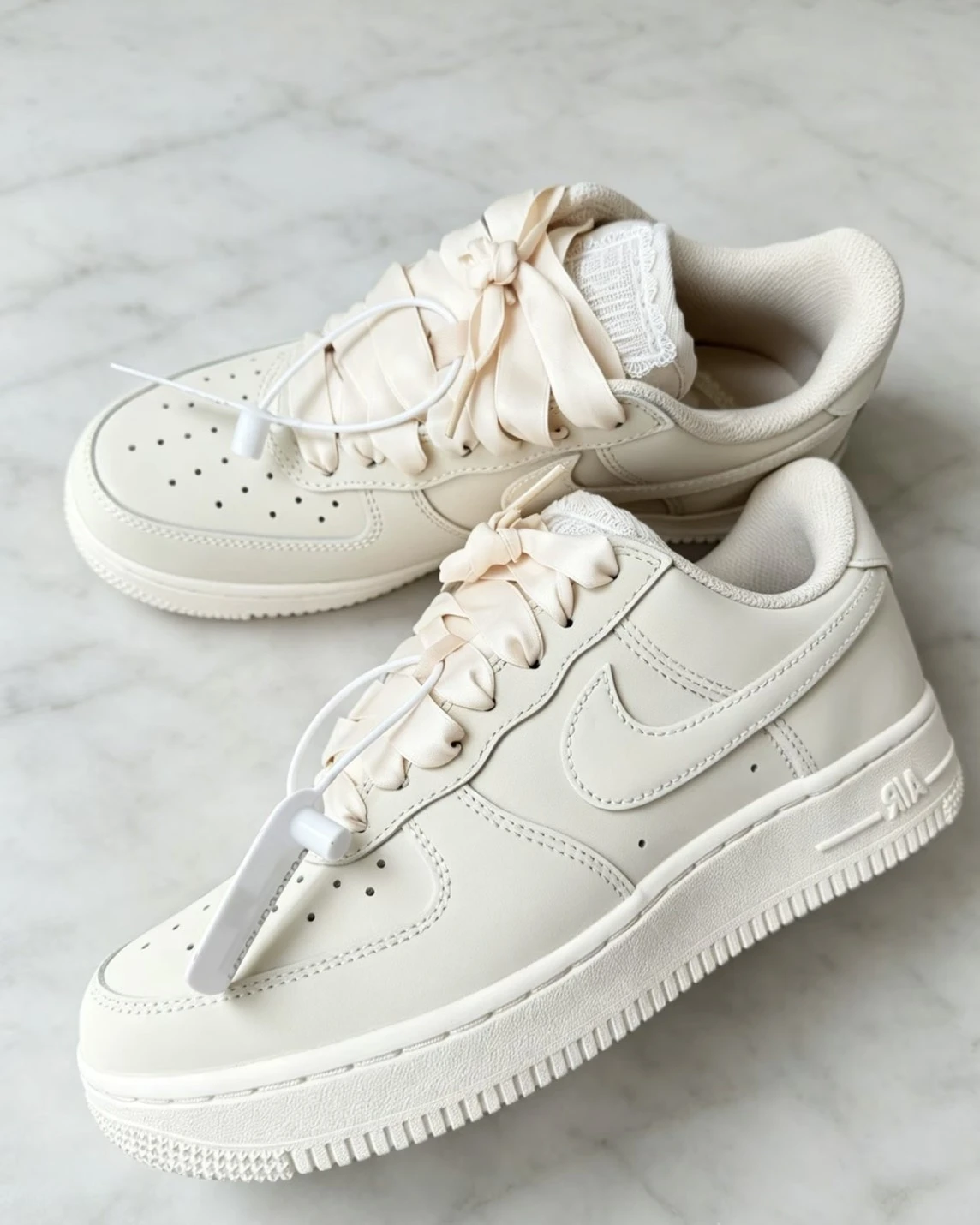 NIKE AIR FORCE 1 RETRO PREMIUM 緞帶奶油白 IR0871-100
