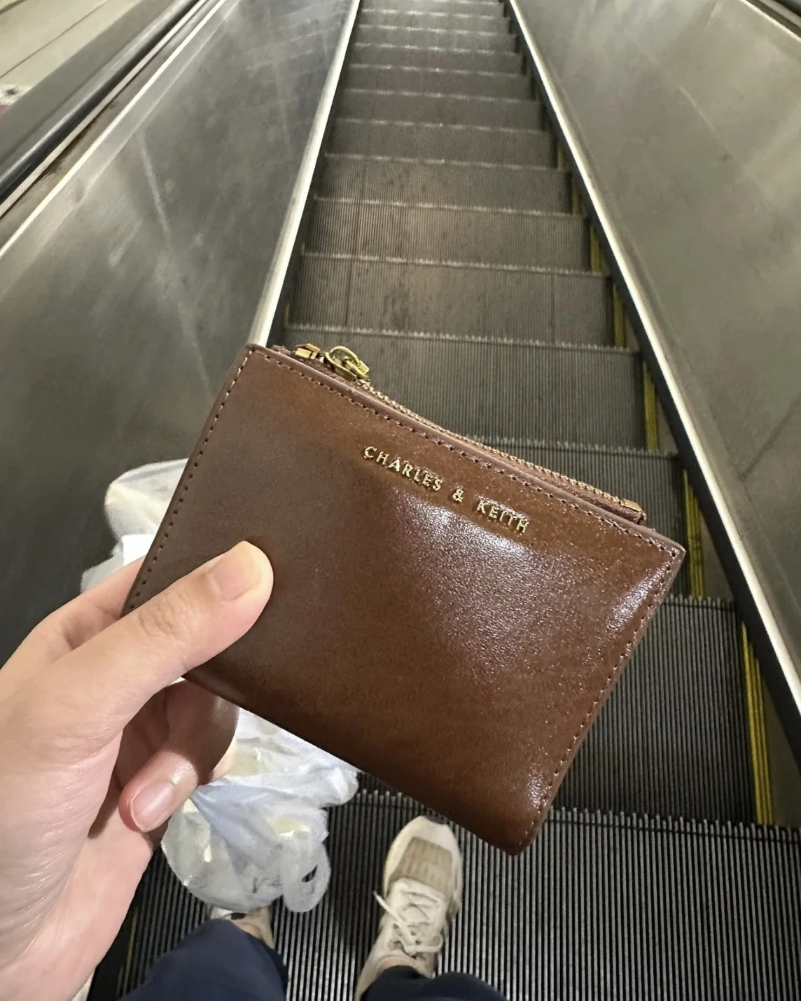 CHARLES & KEITH 小CK 簡約多卡位兩折短夾(兩色可選)