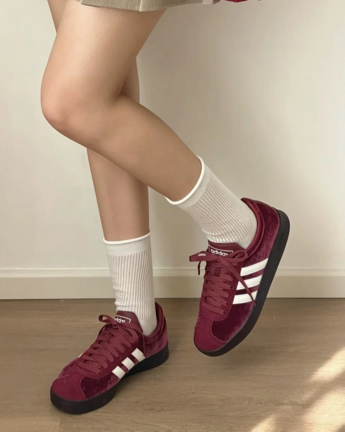 <國外限定>ADIDAS VL COURT 黑白 菱格紋 & 絲絨紅 厚底 德訓鞋 LB5803