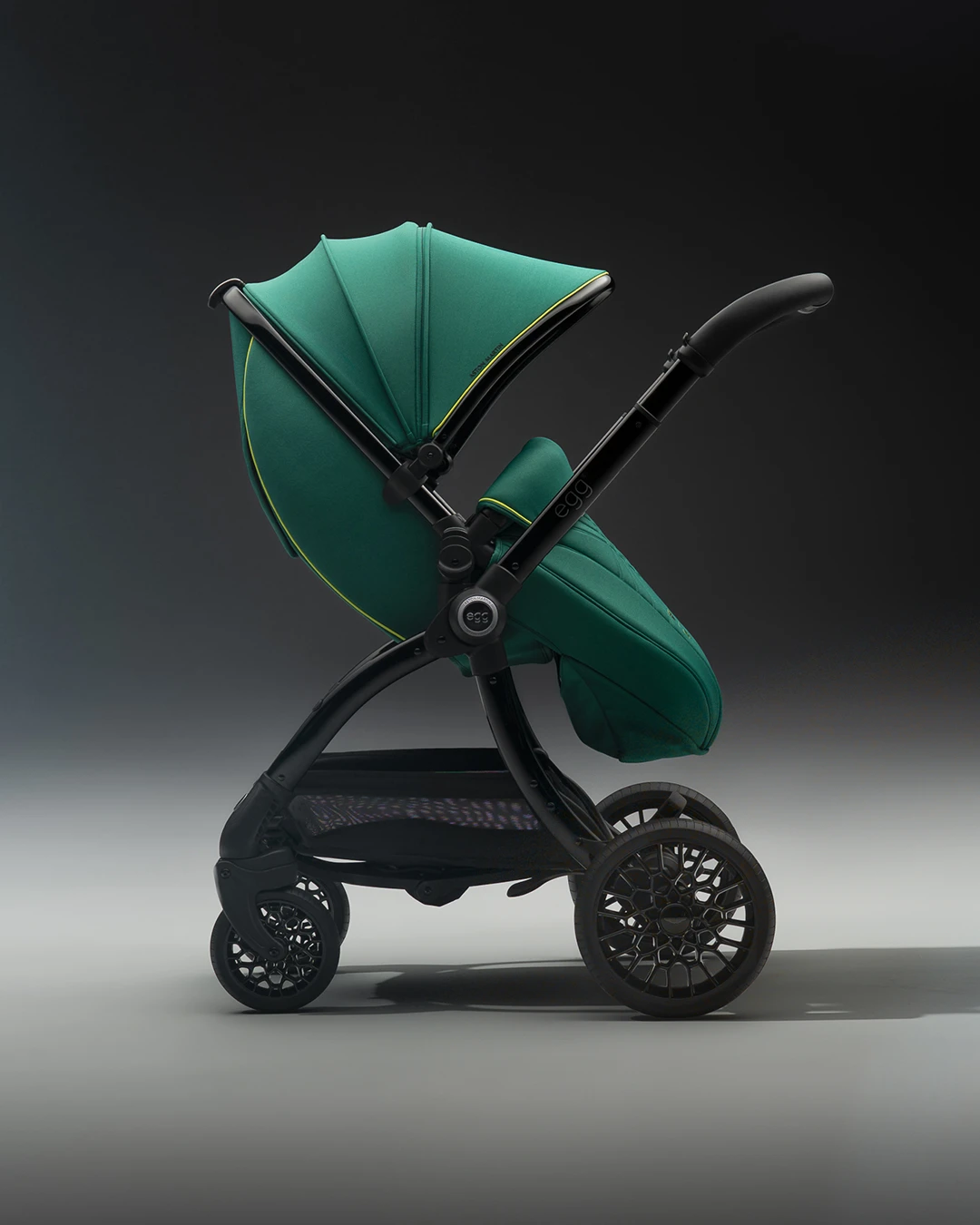 Aston Martin egg3® — Performance Green