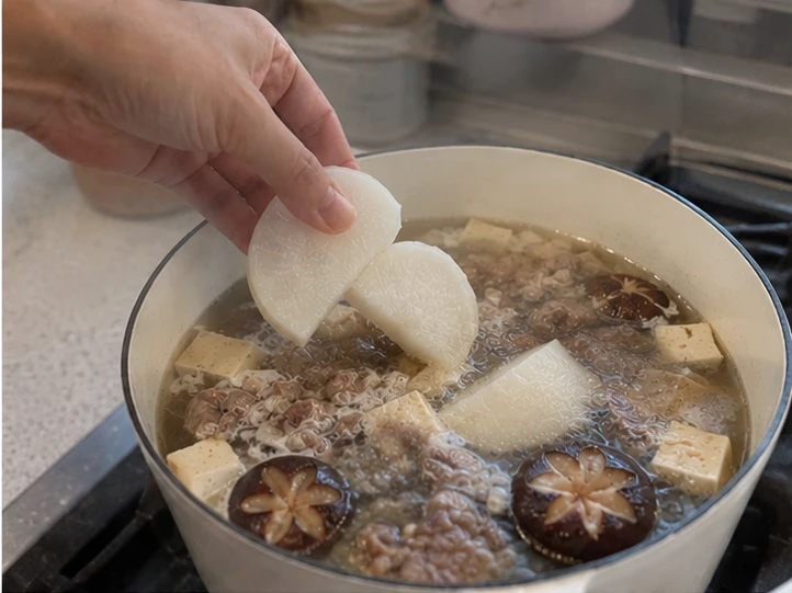 白蘿蔔適合清燉與煮湯，搭配豆腐、菇類或肉類時，也需一起考量整道料理的營養組成。&nbsp;