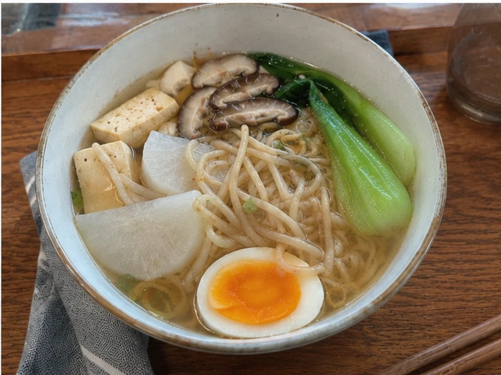白蘿蔔煮麵時可再加入青菜、菇類、豆腐或雞蛋，讓一餐的食物種類更完整。&nbsp;