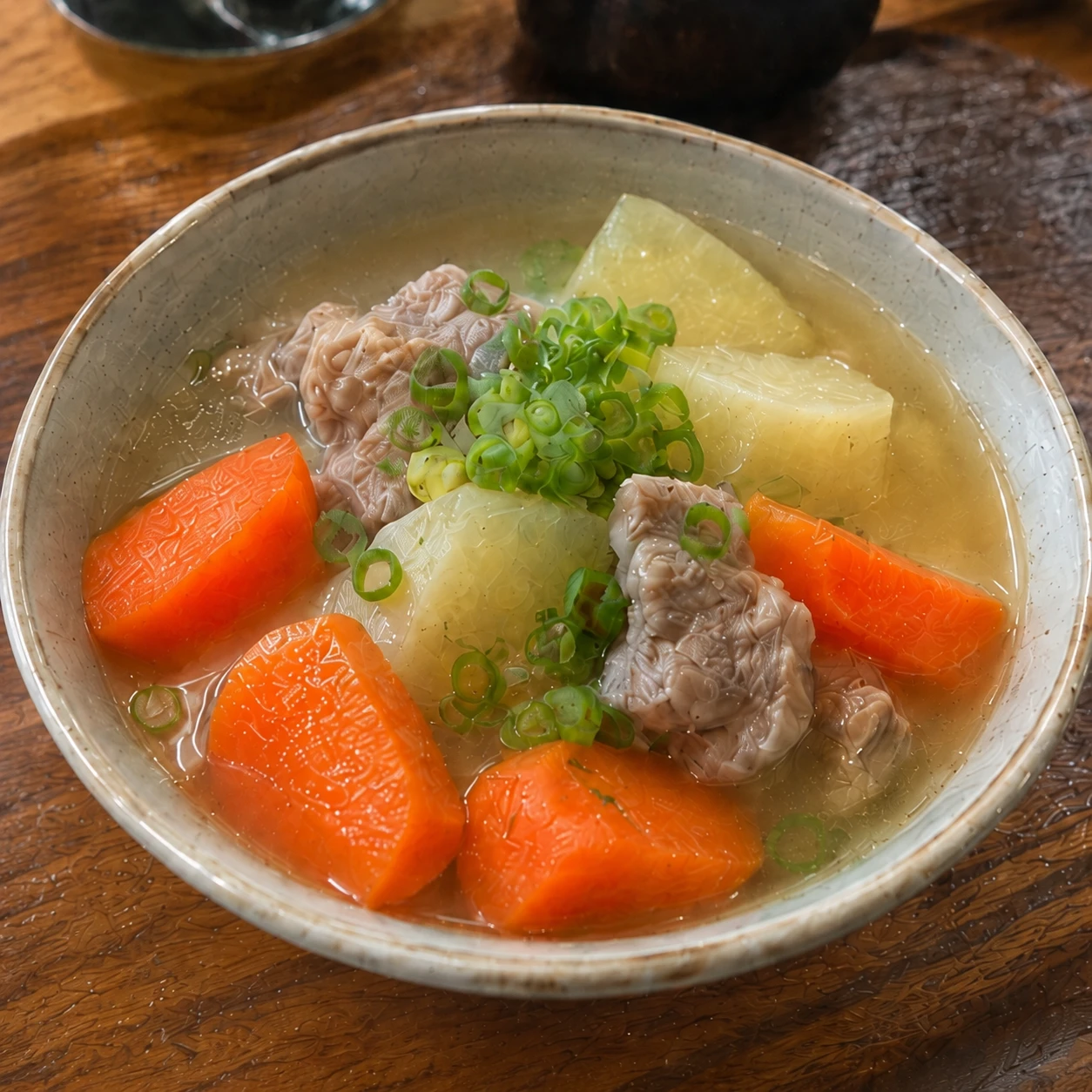 紅蘿蔔加入燉湯或清湯時，重點除了食材本身，也要一起留意整道料理中的其他配料與份量。&nbsp;