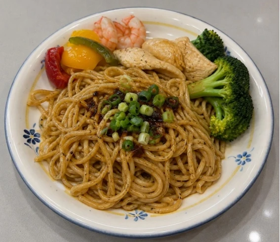 一碗麵的營養組成也受到配菜影響，可搭配蝦仁、豆腐與蔬菜，增加整餐食物種類。&nbsp;