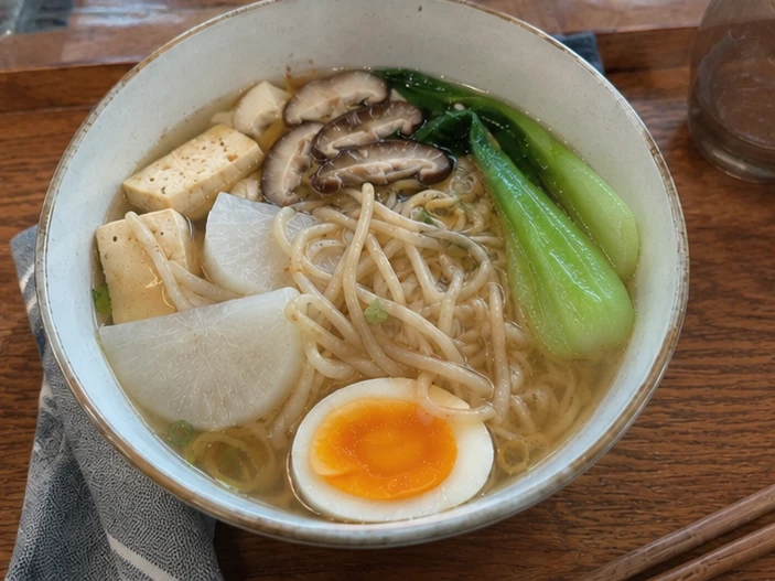 白蘿蔔煮麵時可再加入青菜、菇類、豆腐或雞蛋，讓一餐的食物種類更完整。&nbsp;