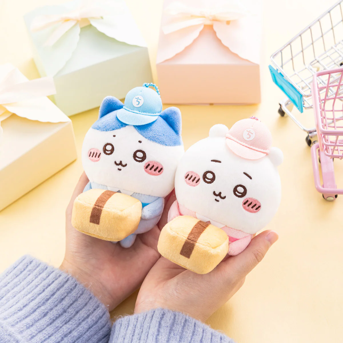 現貨❤️ちいかわ 吉伊卡哇  送貨員造型娃娃吊飾 海獺