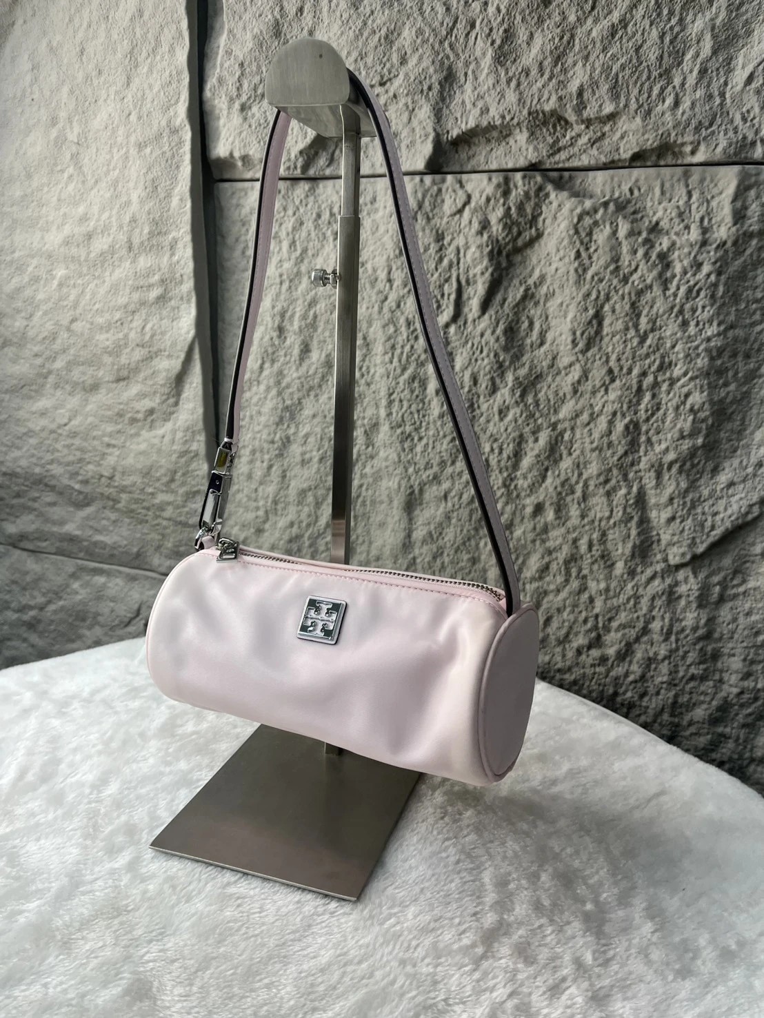 甜美氣質｜TORY BURCH 淡粉圓筒包
