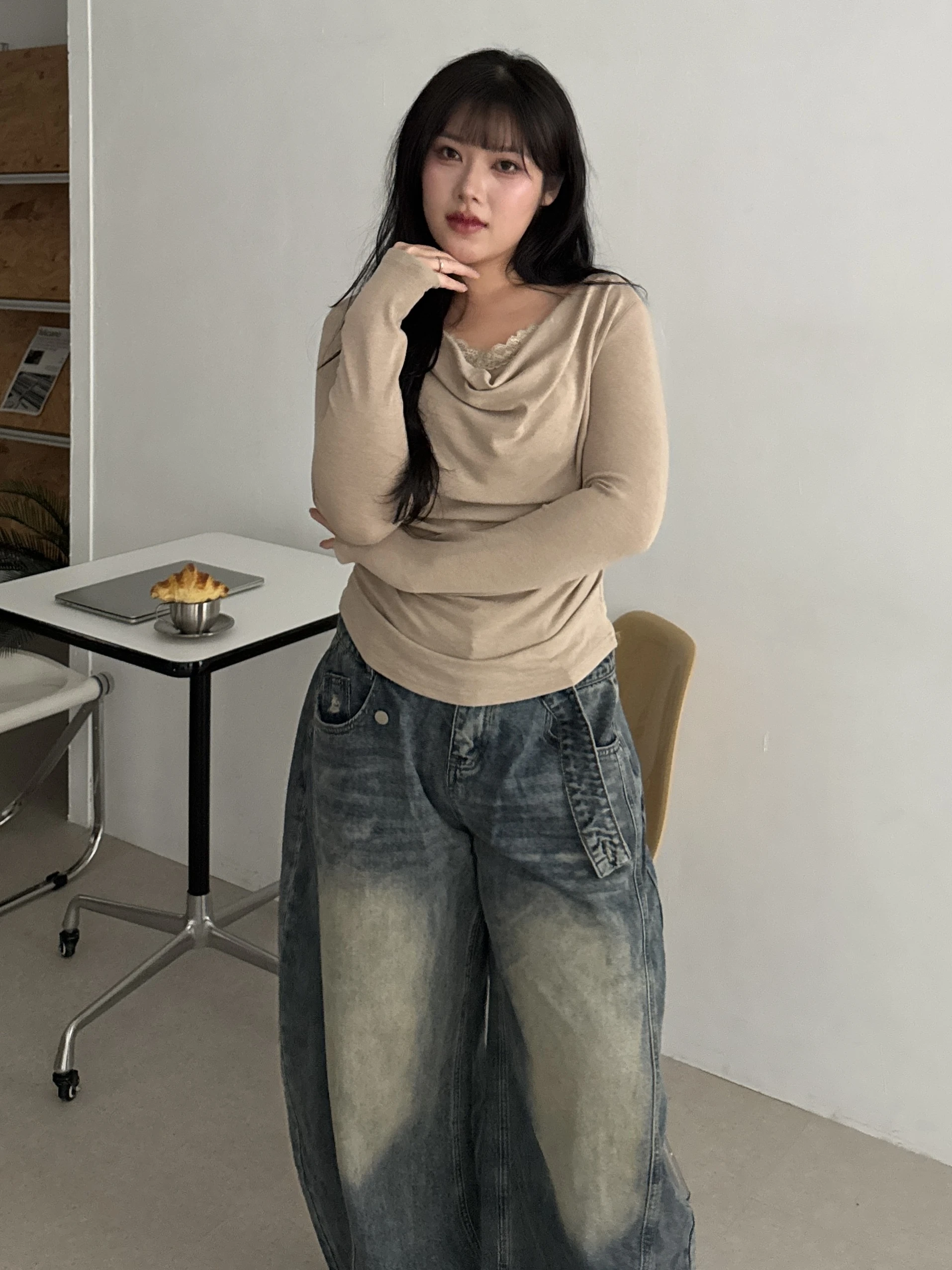 𝘔𝘪𝘴𝘴.𝘉𝘦𝘭𝘭𝘢.成熟姊姊都在穿蕾絲感上衣2256