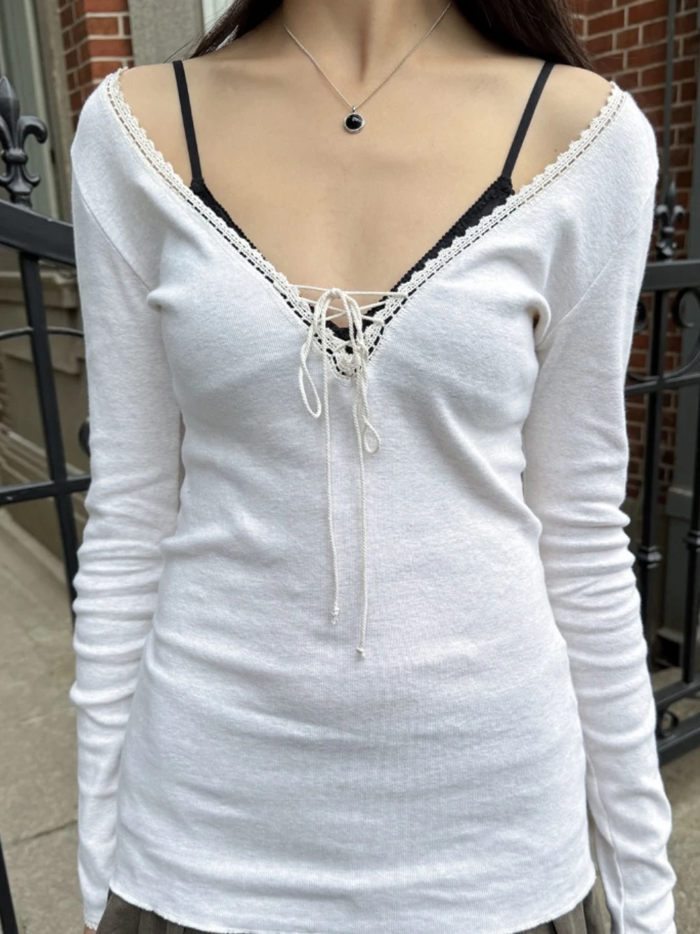 tania v-neck lace top