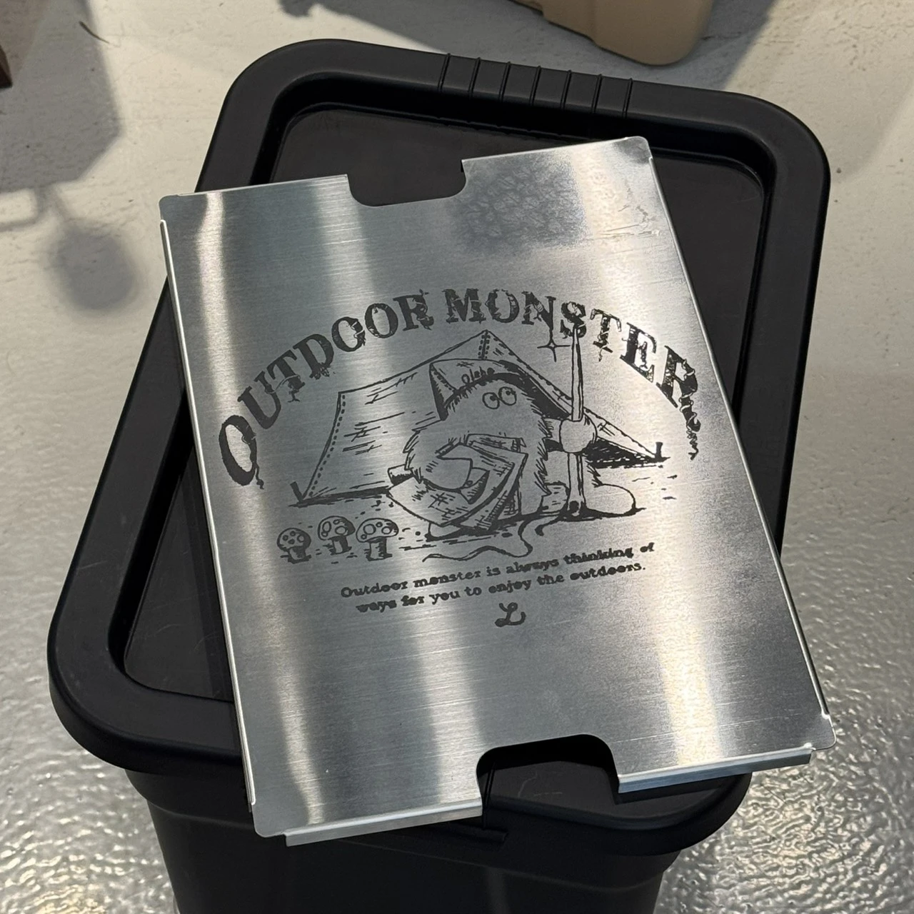 OUTDOOR MONSTER 生刷り スツール Outdoor Monster X Olebe Camp 一單位生刷桌板露營小站提供風格露營