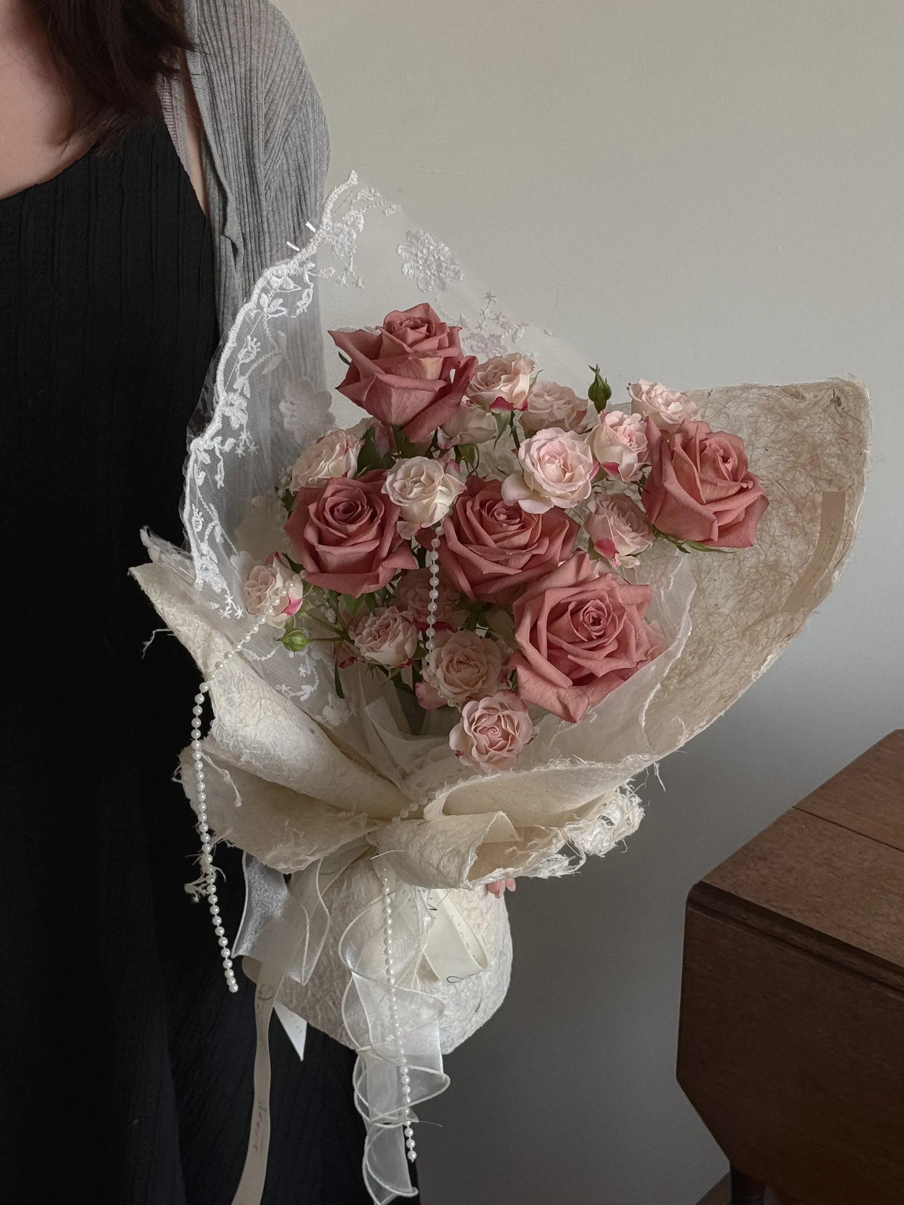 玫瑰單品花束，蕾絲邊米白包裝