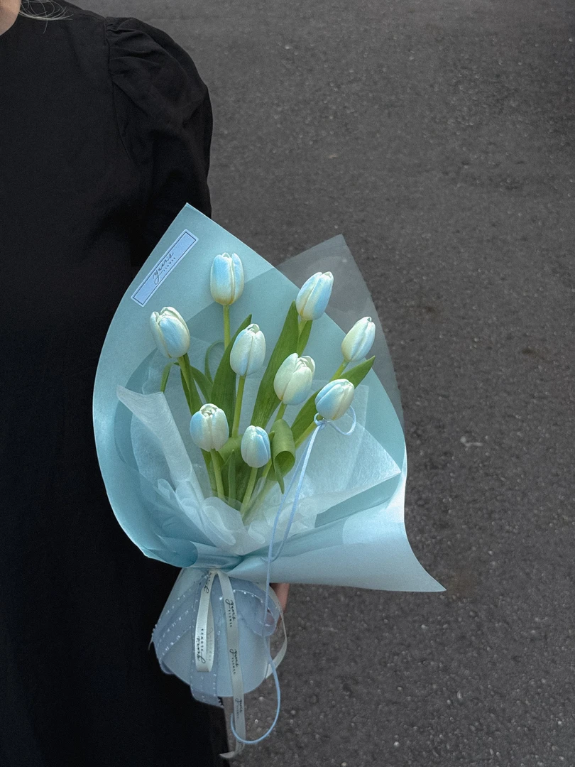 碎冰藍鬱金香花束 Icy Blue Tulips Bouquet
