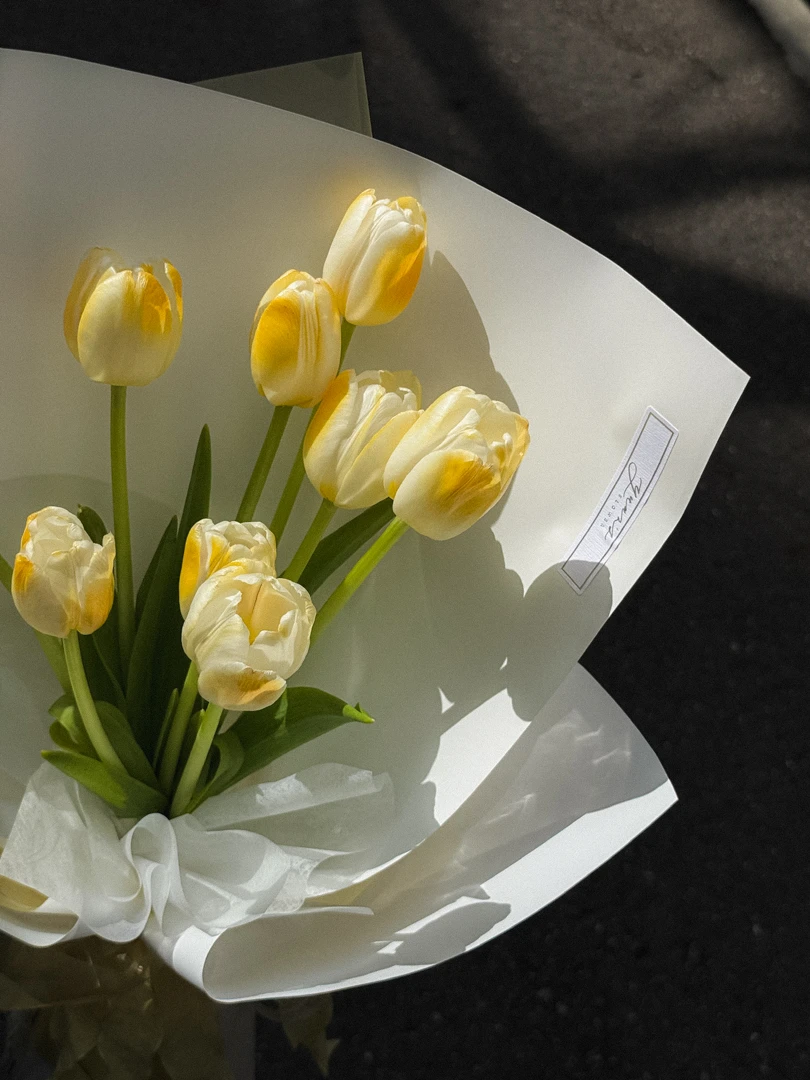 暖陽鵝黃鬱金香花束 Sunshine Yellow Tulips
