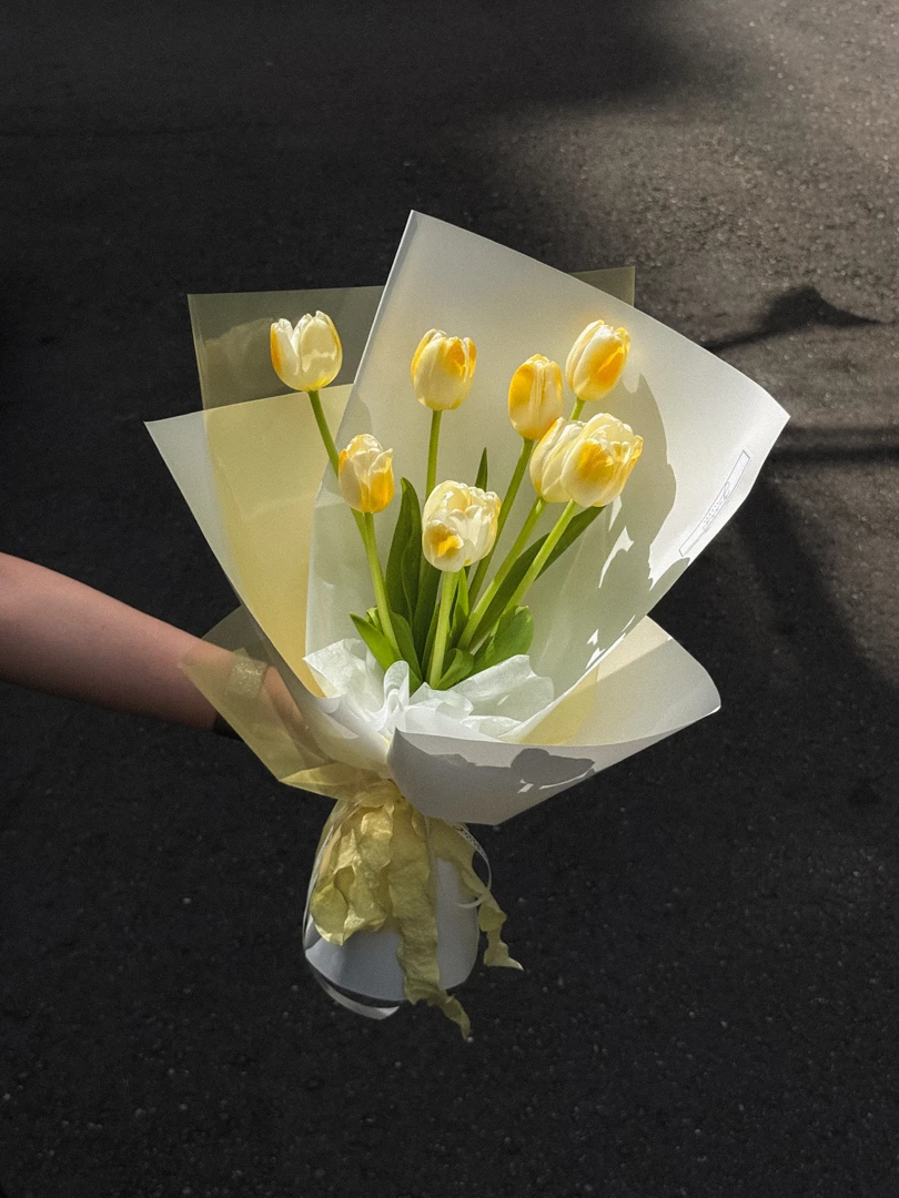 暖陽鵝黃鬱金香花束 Sunshine Yellow Tulips