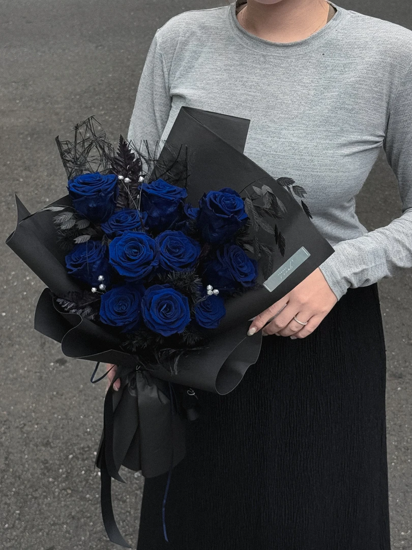 克萊因藍玫瑰永生花束 Klein Blue Preserved Rose
