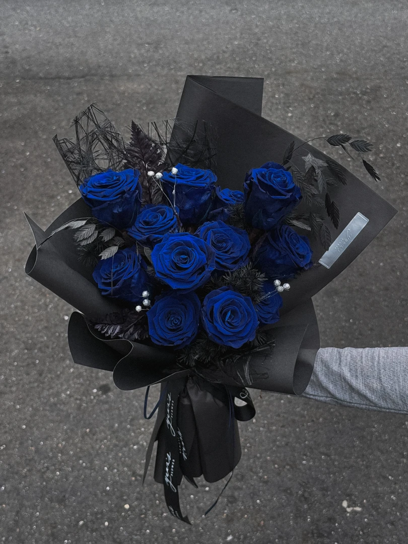 克萊因藍玫瑰永生花束 Klein Blue Preserved Rose