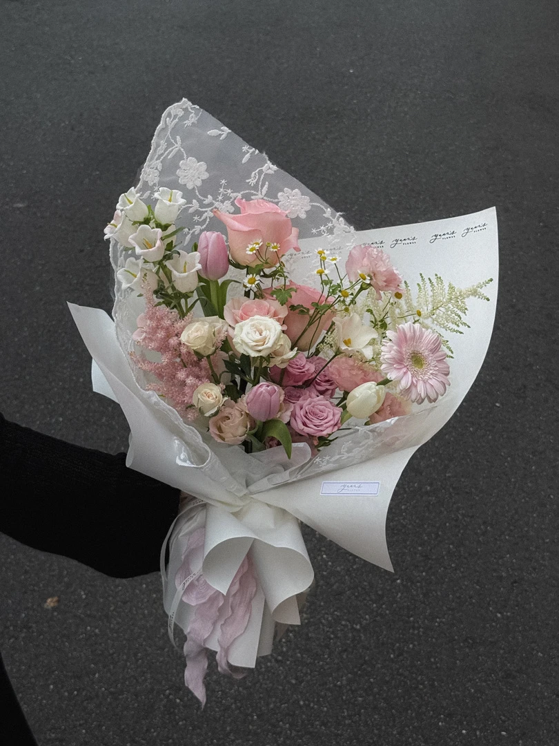 蕾絲晨光粉白系花束 Lace Morninglight Bouquet