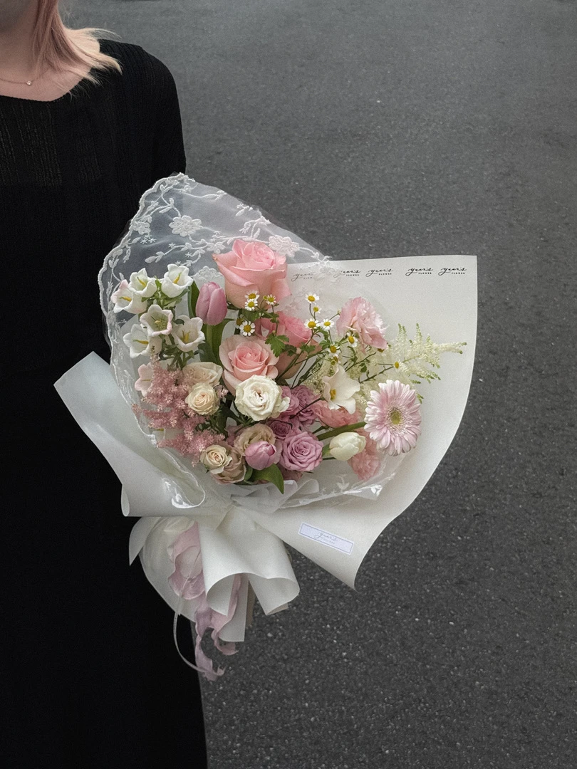 蕾絲晨光粉白系花束 Lace Morninglight Bouquet
