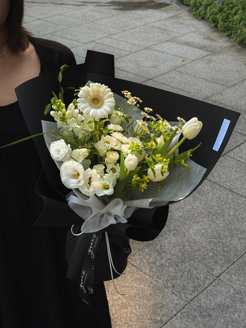 當週鮮花・白綠色系花束 Weekly Fresh Designer Bouquet