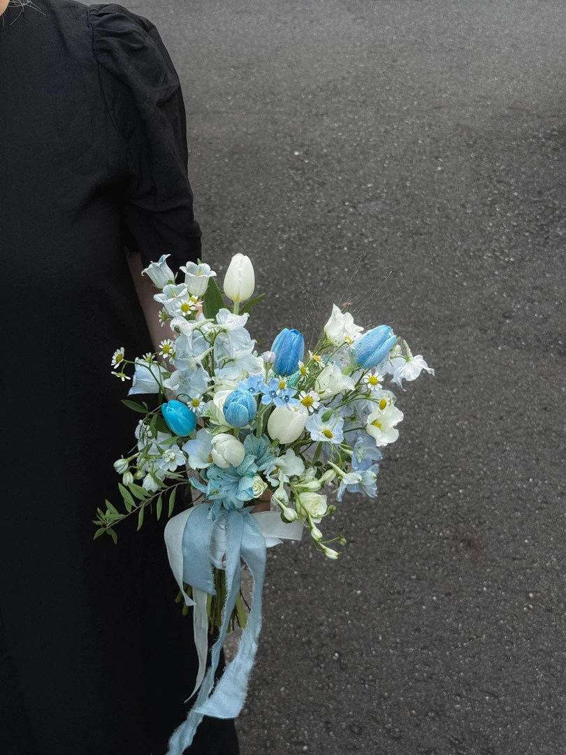 碎冰晨藍鬱金香捧花 Frosted Blue Tulip Bouquet