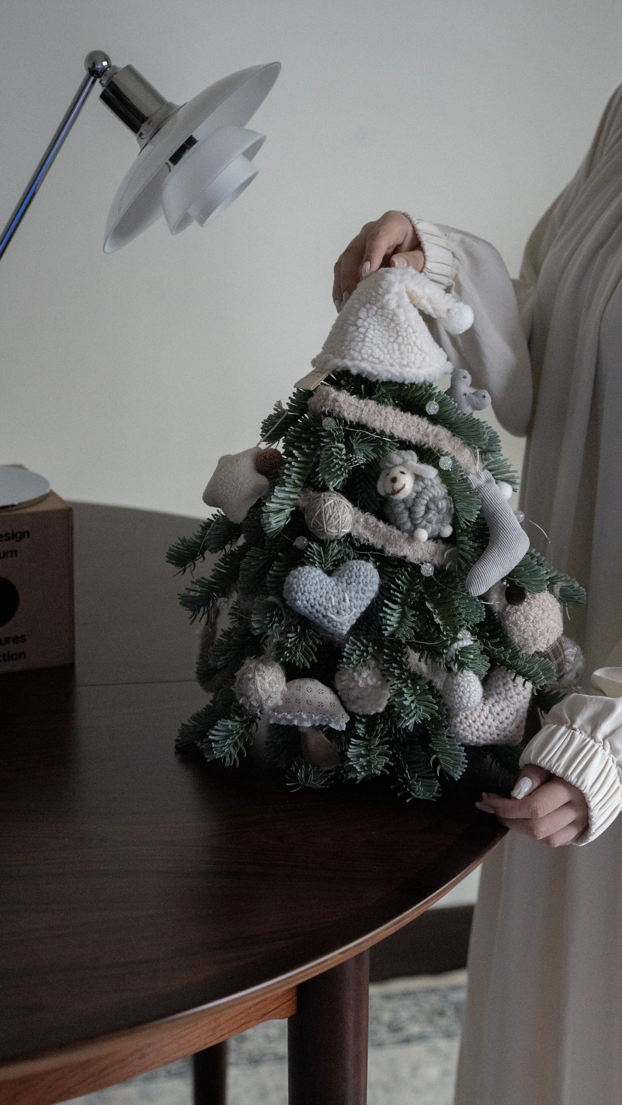 2025 諾貝松仿真聖誕樹桌上型套組｜北歐風質感小聖誕樹全台宅配｜原點花藝為特別日子獻上最美花語