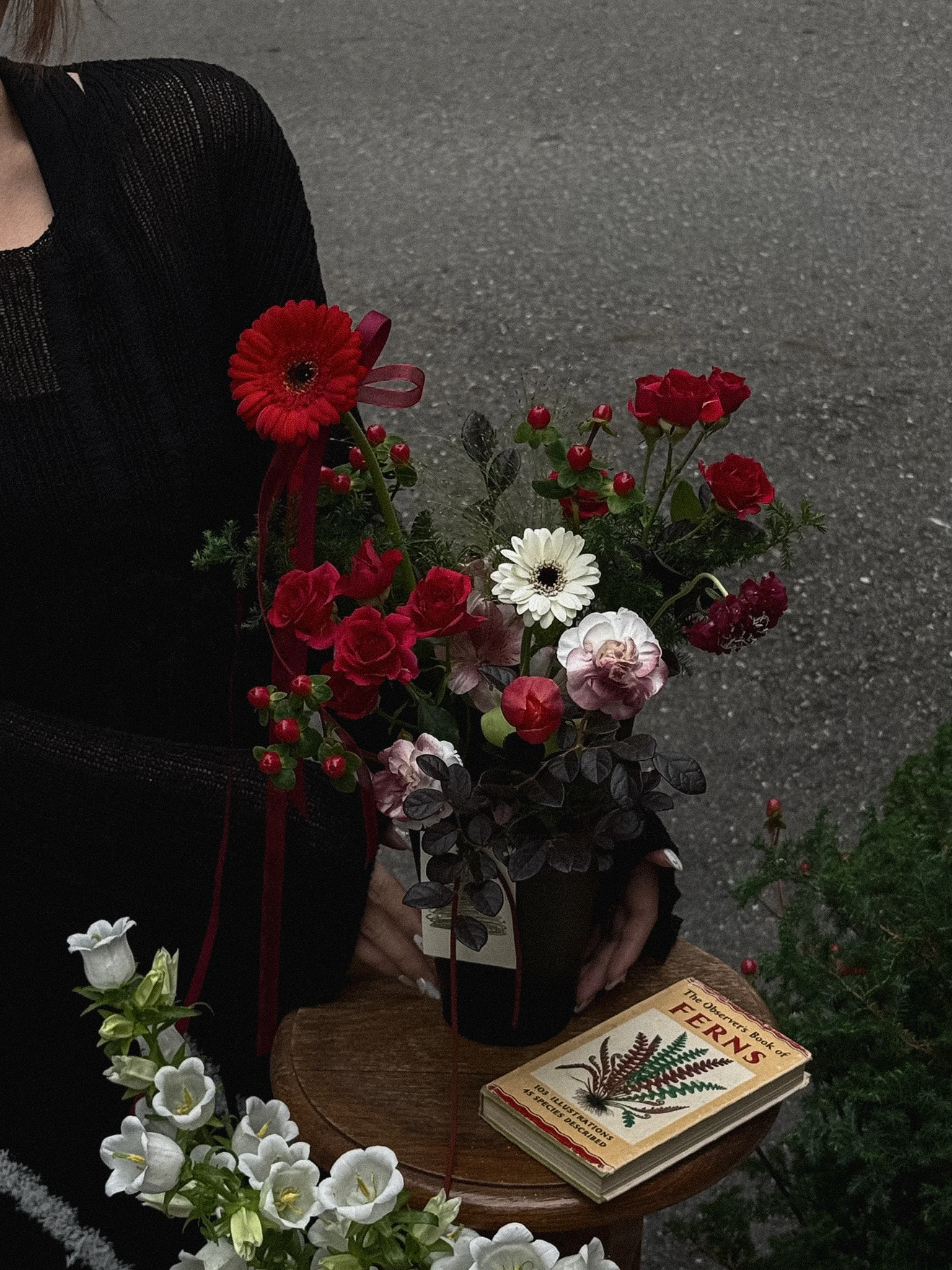 酒紅薔薇鮮花抱抱桶 聖誕花束 Burgundy Rose Christmas Bouquet