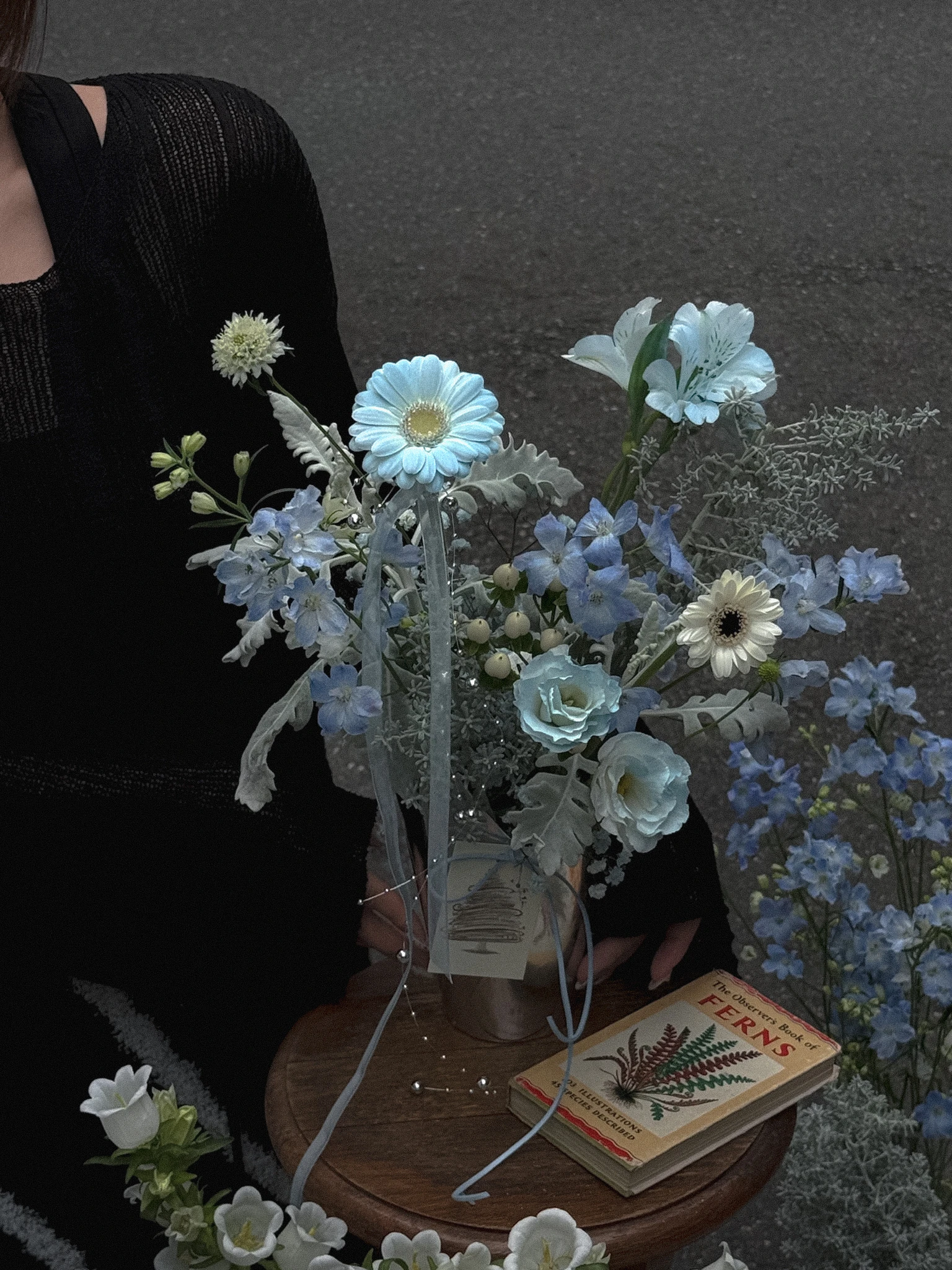 Baby Blue 淺藍小飛燕鮮花抱抱桶 聖誕花束 Misty Snow Christmas Bouquet