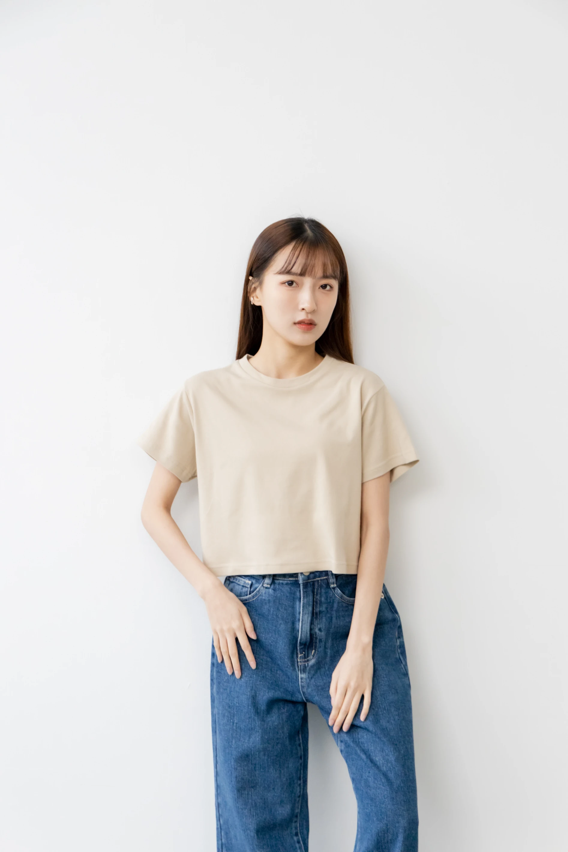 女短版軟糖TEE