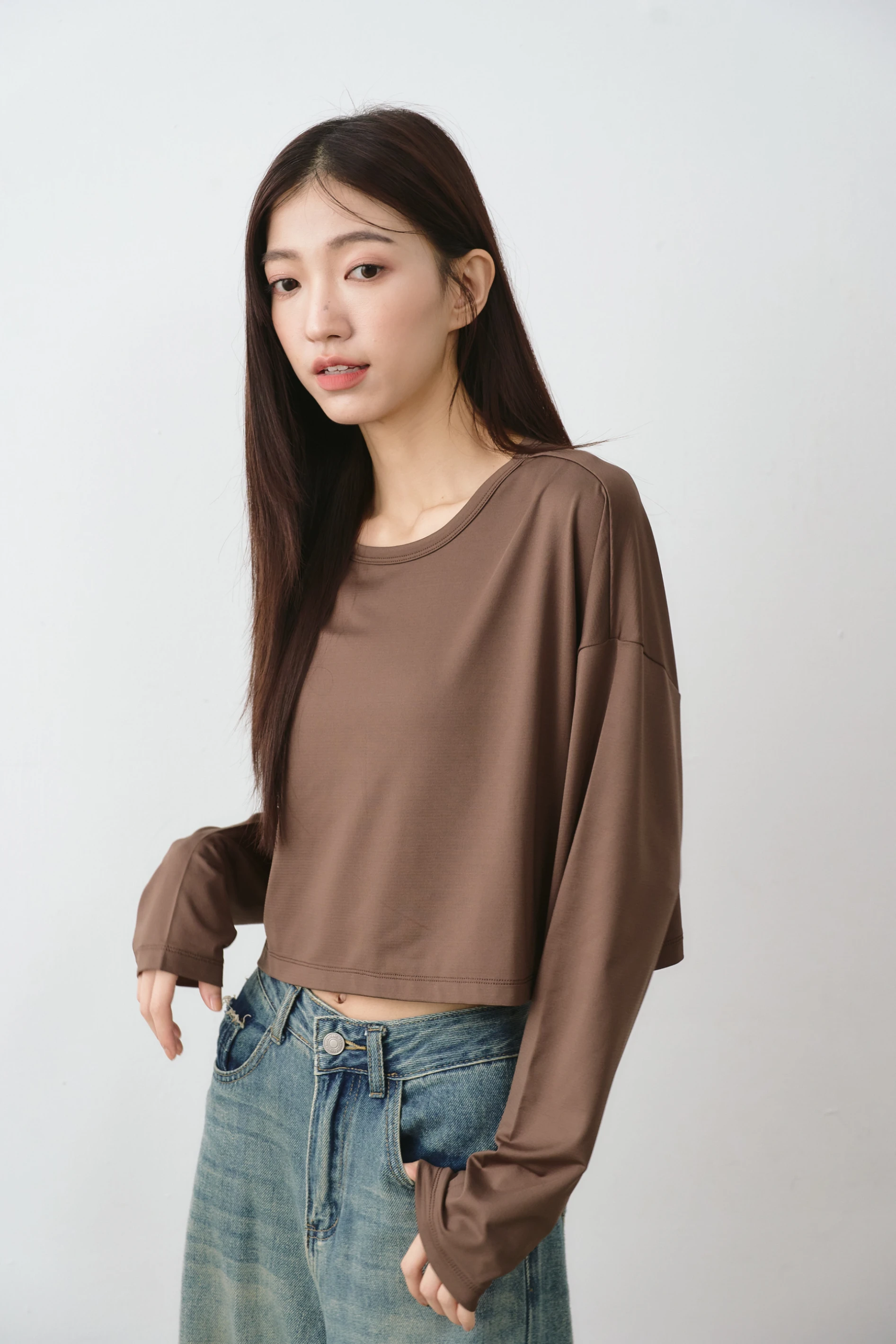 女短版長袖奶油TEE