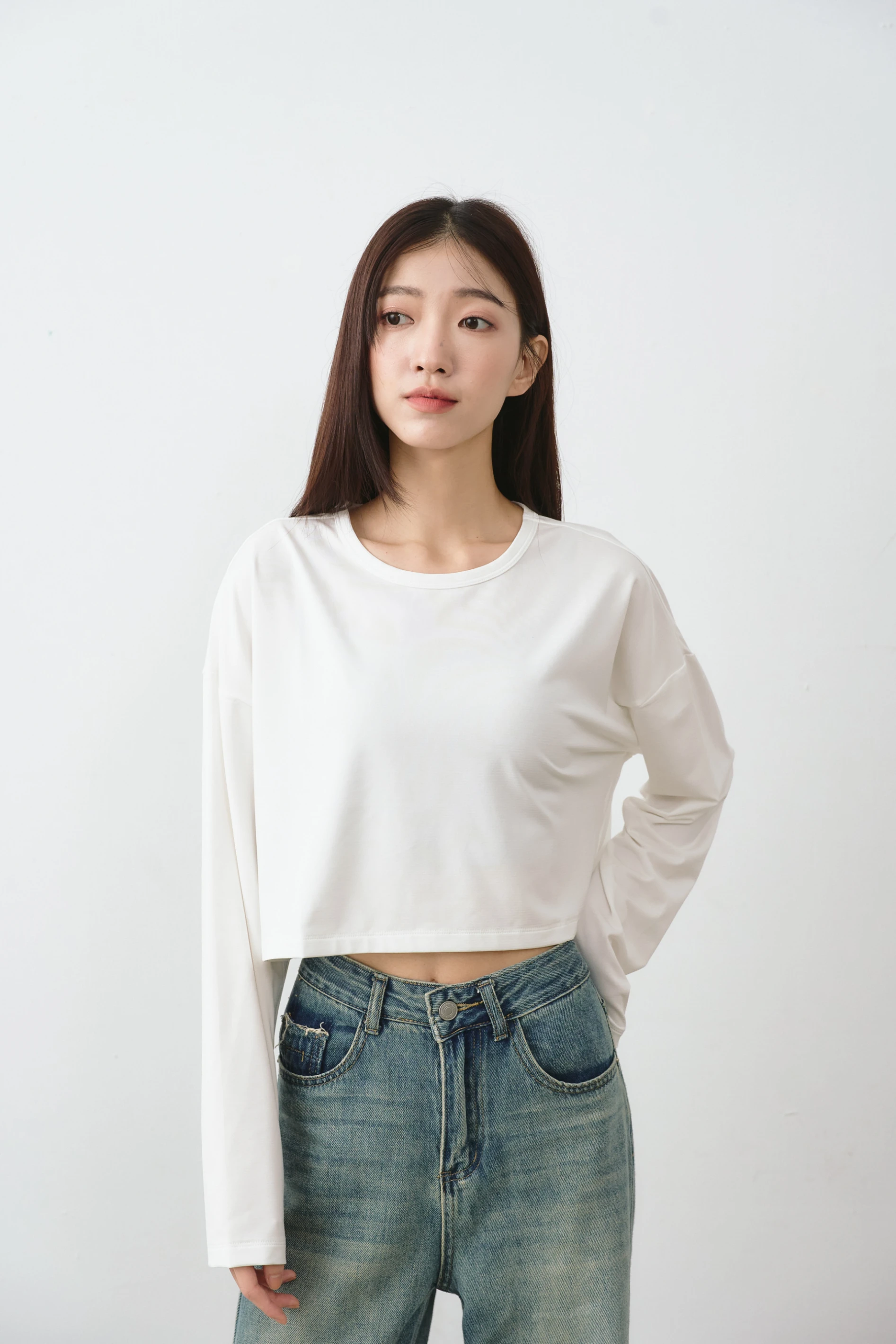 女短版長袖奶油TEE