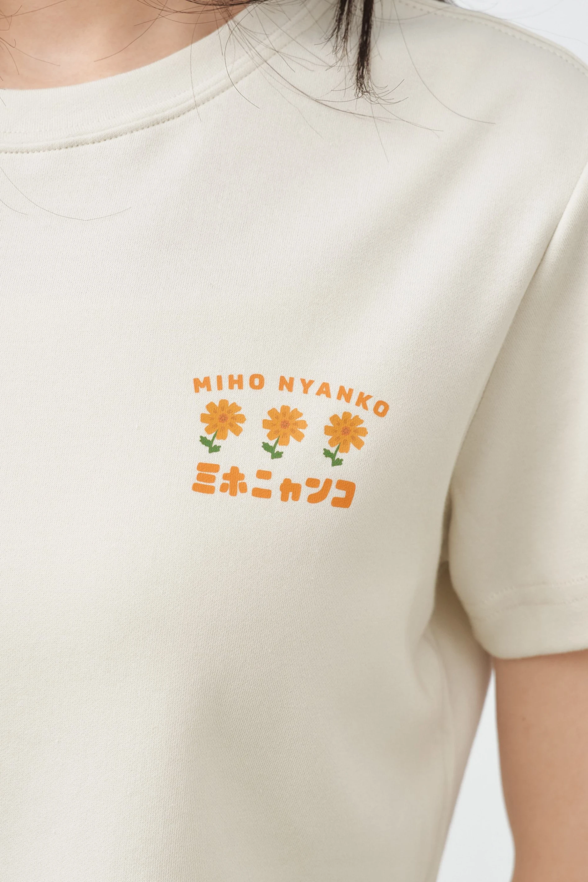 美保貓貓夏日花花 女短版雲朵TEE